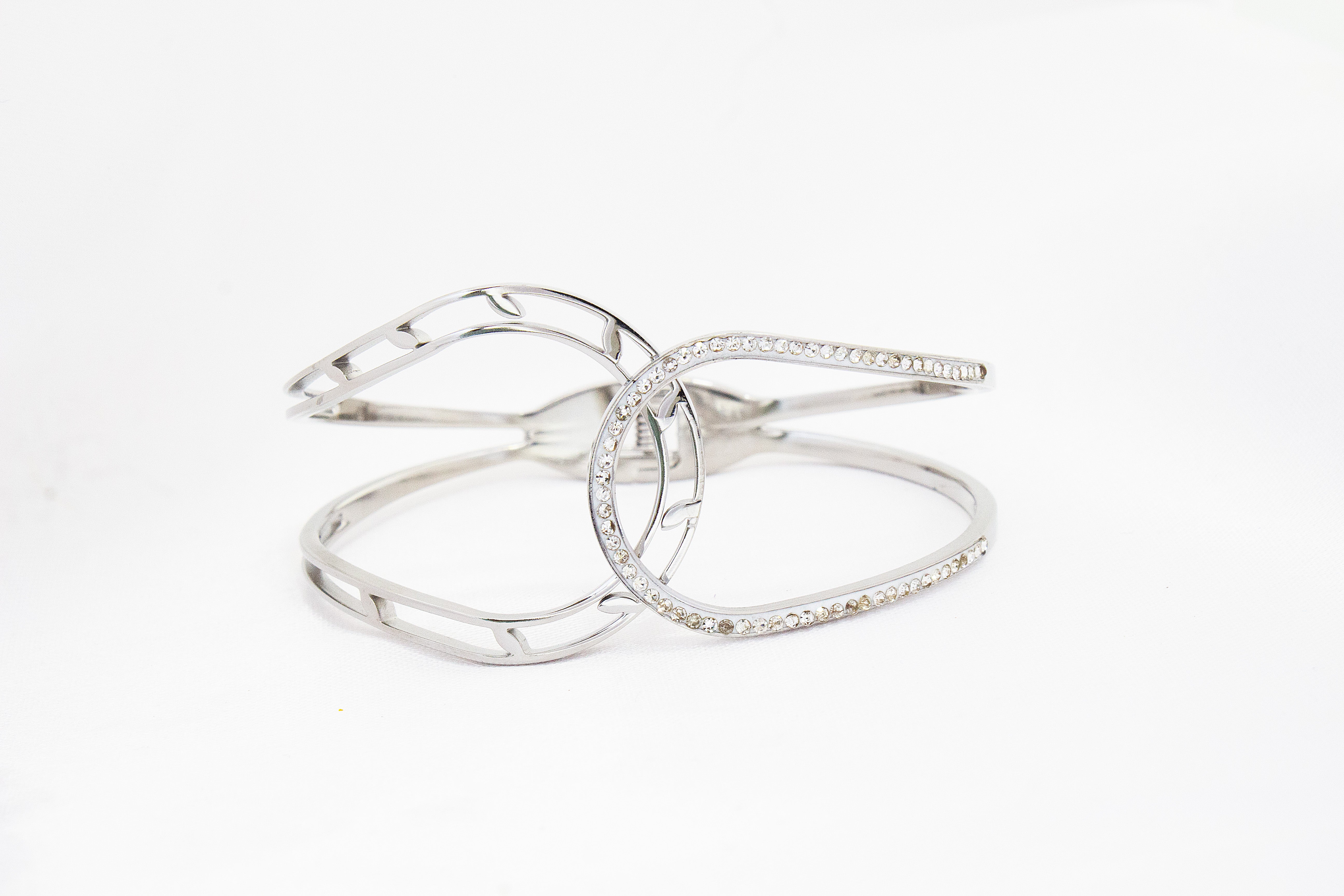 SILVER CRYSTAL-EMBEDDED LINKED TEARDROP BRACELET