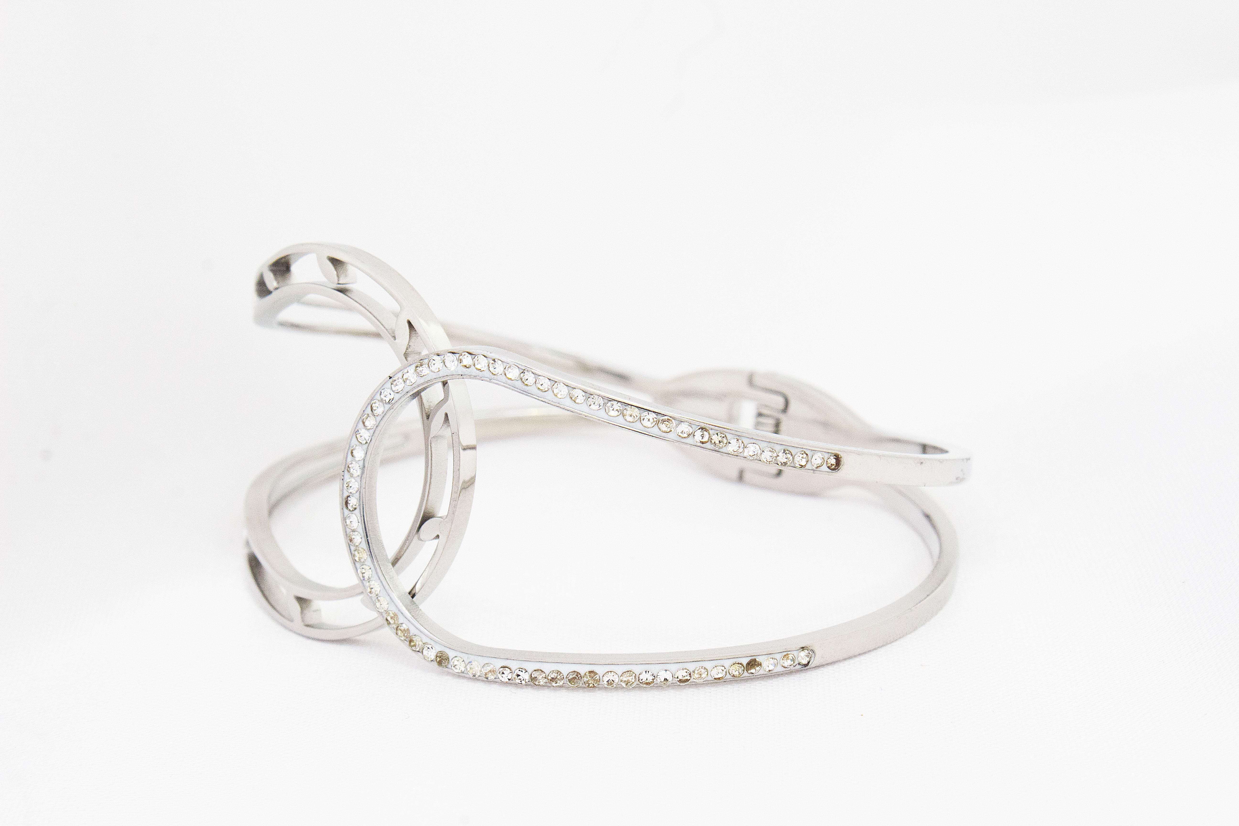 SILVER CRYSTAL-EMBEDDED LINKED TEARDROP BRACELET