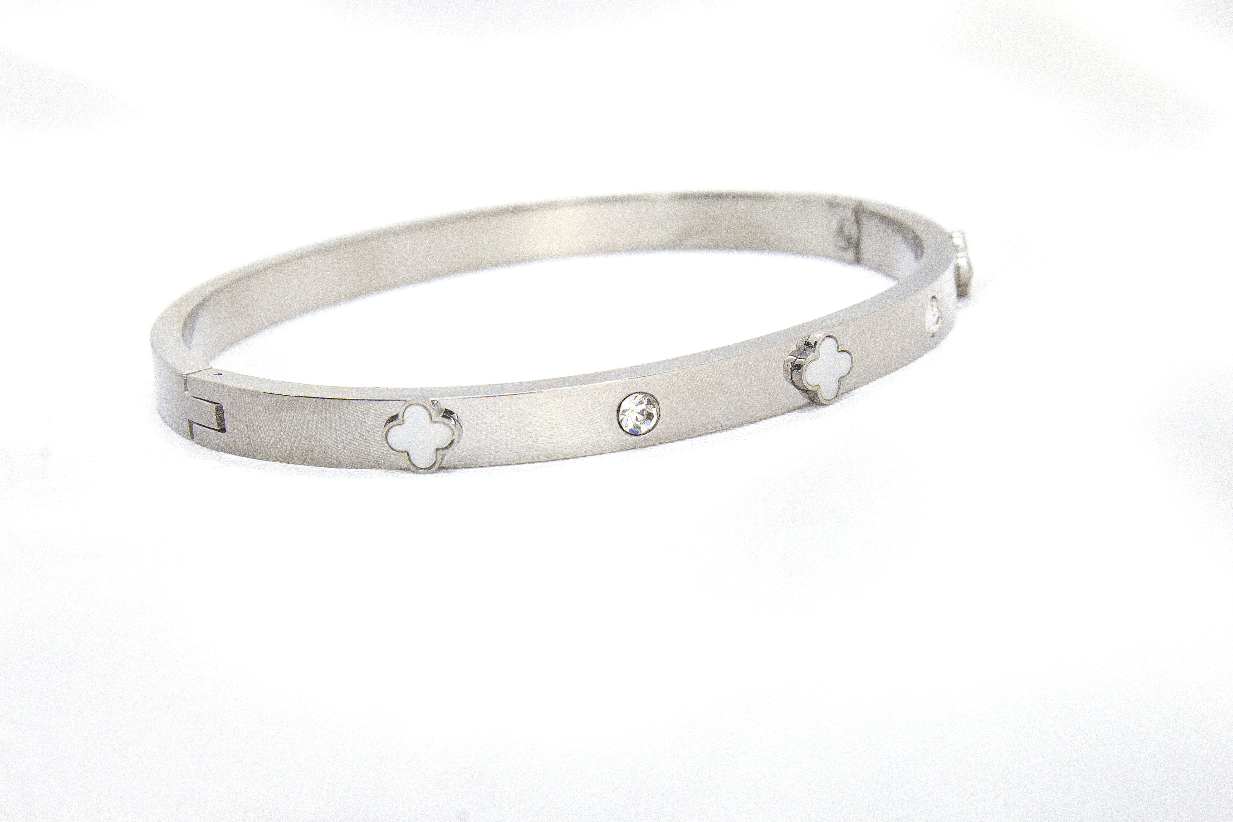 WHITE ENAMEL CLOVER BRACELET