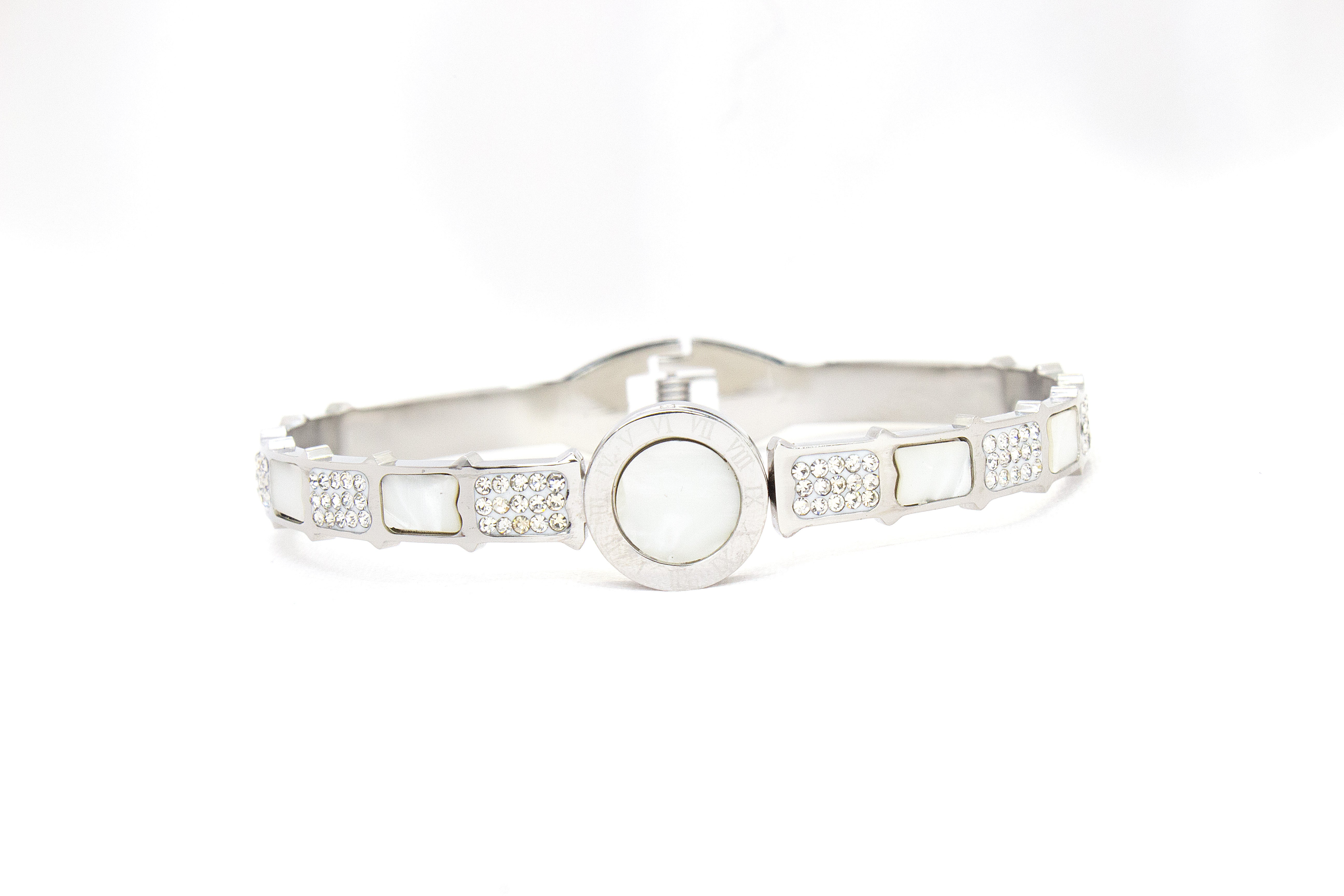 PEARL CENTERED WHITE STONE BRACELET