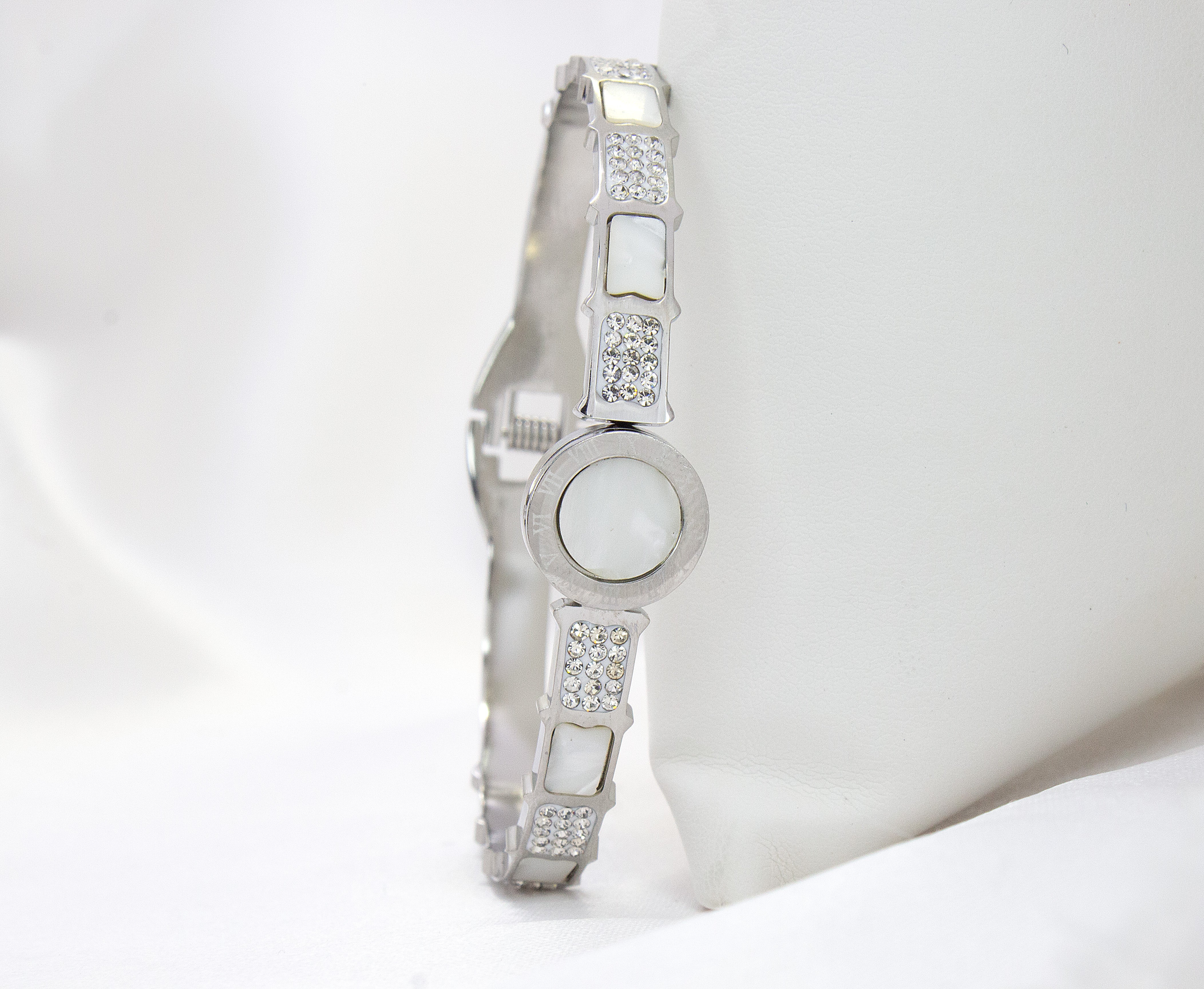PEARL CENTERED WHITE STONE BRACELET