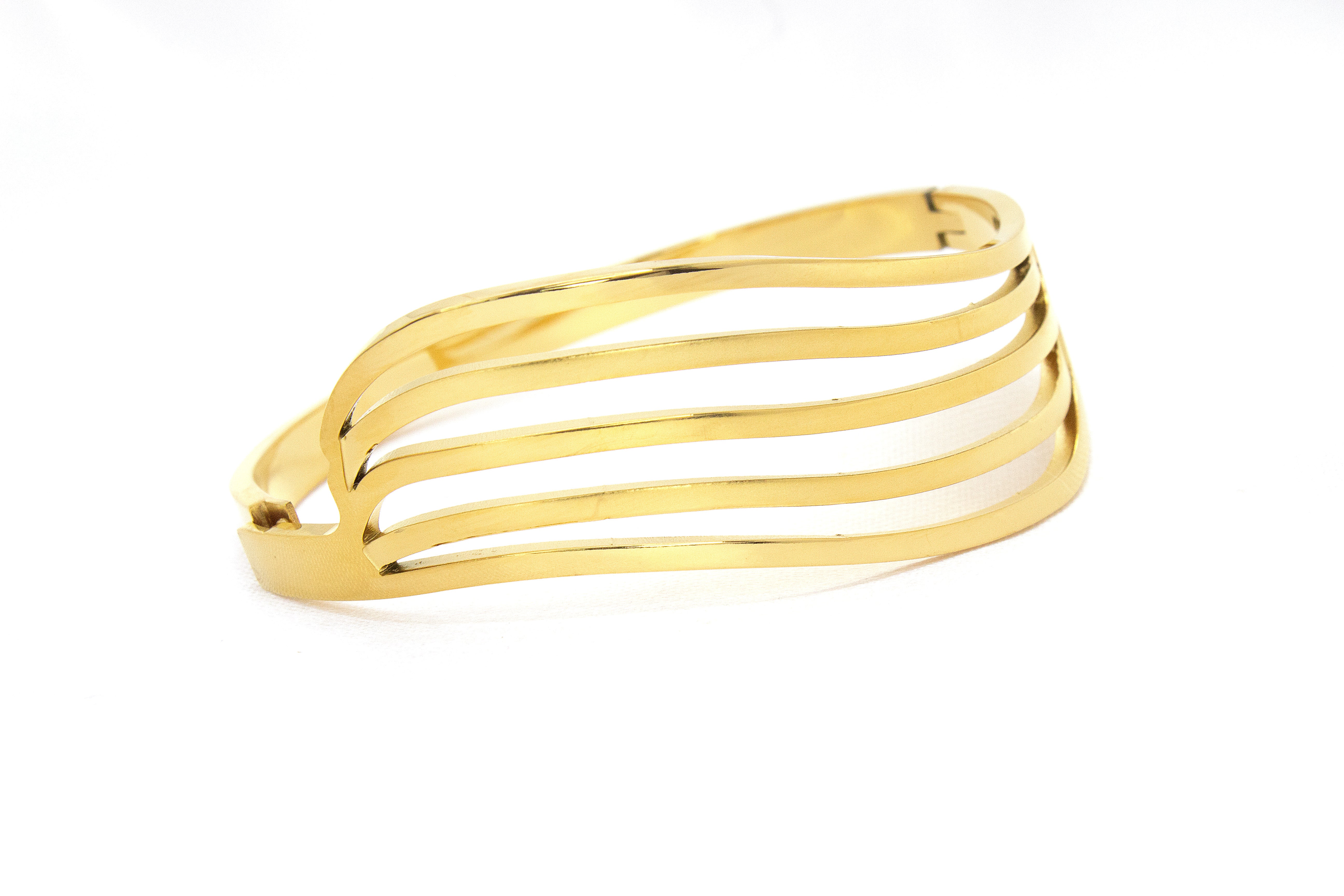 WAVY GOLD CUTOUT BRACELET