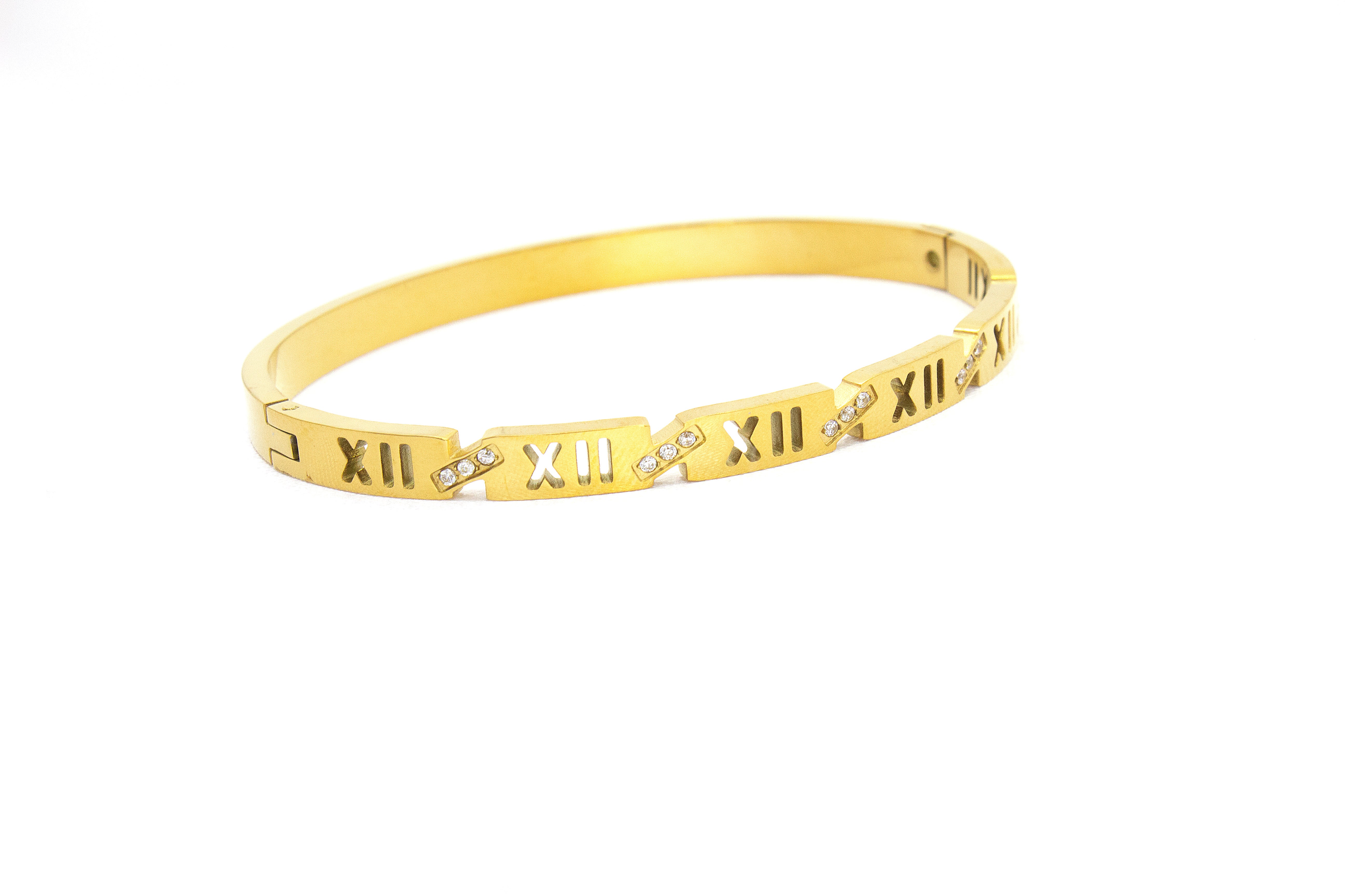 GOLD ROMAN NUMERAL BRACELET