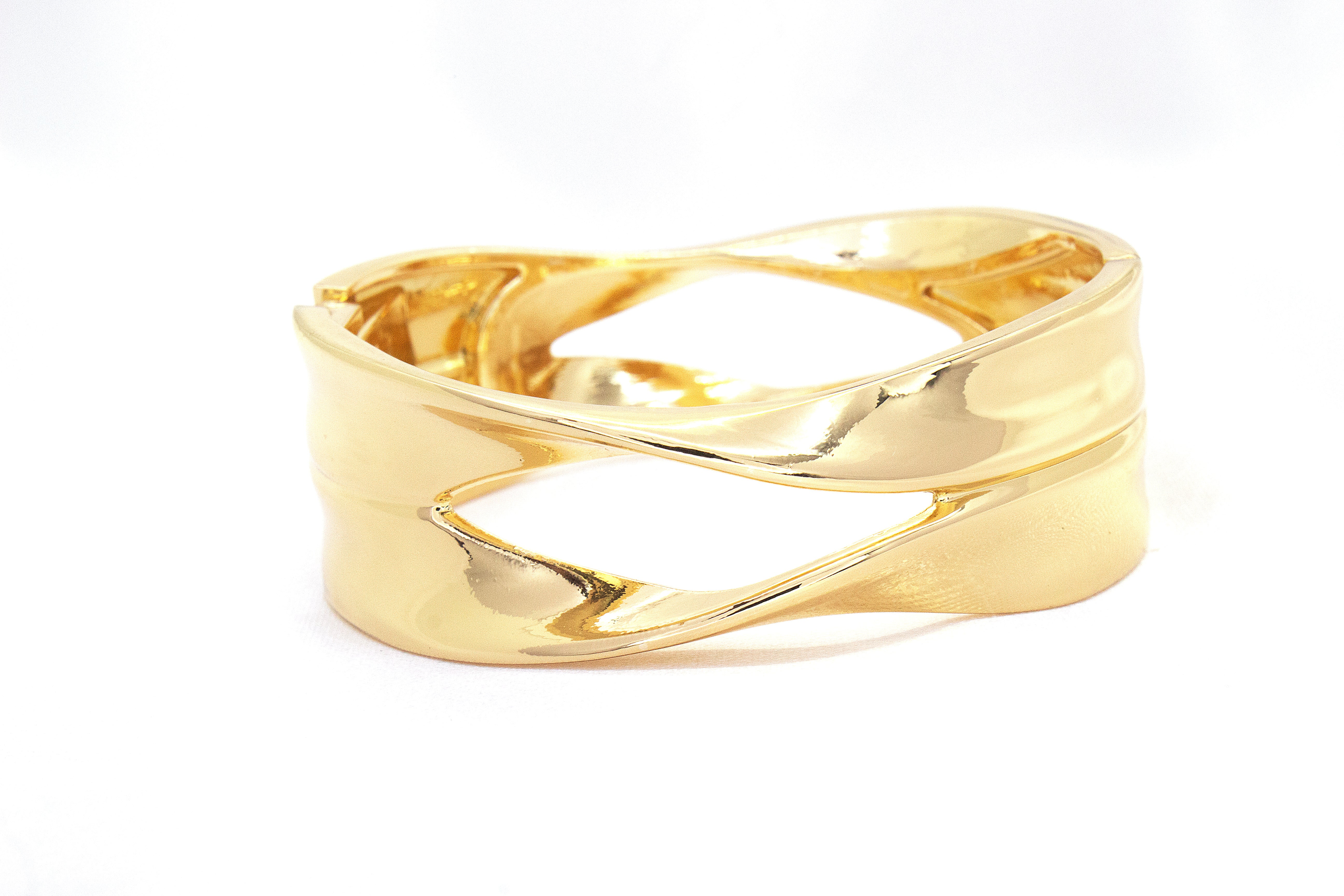 SCULPTED CUFF BRACELET