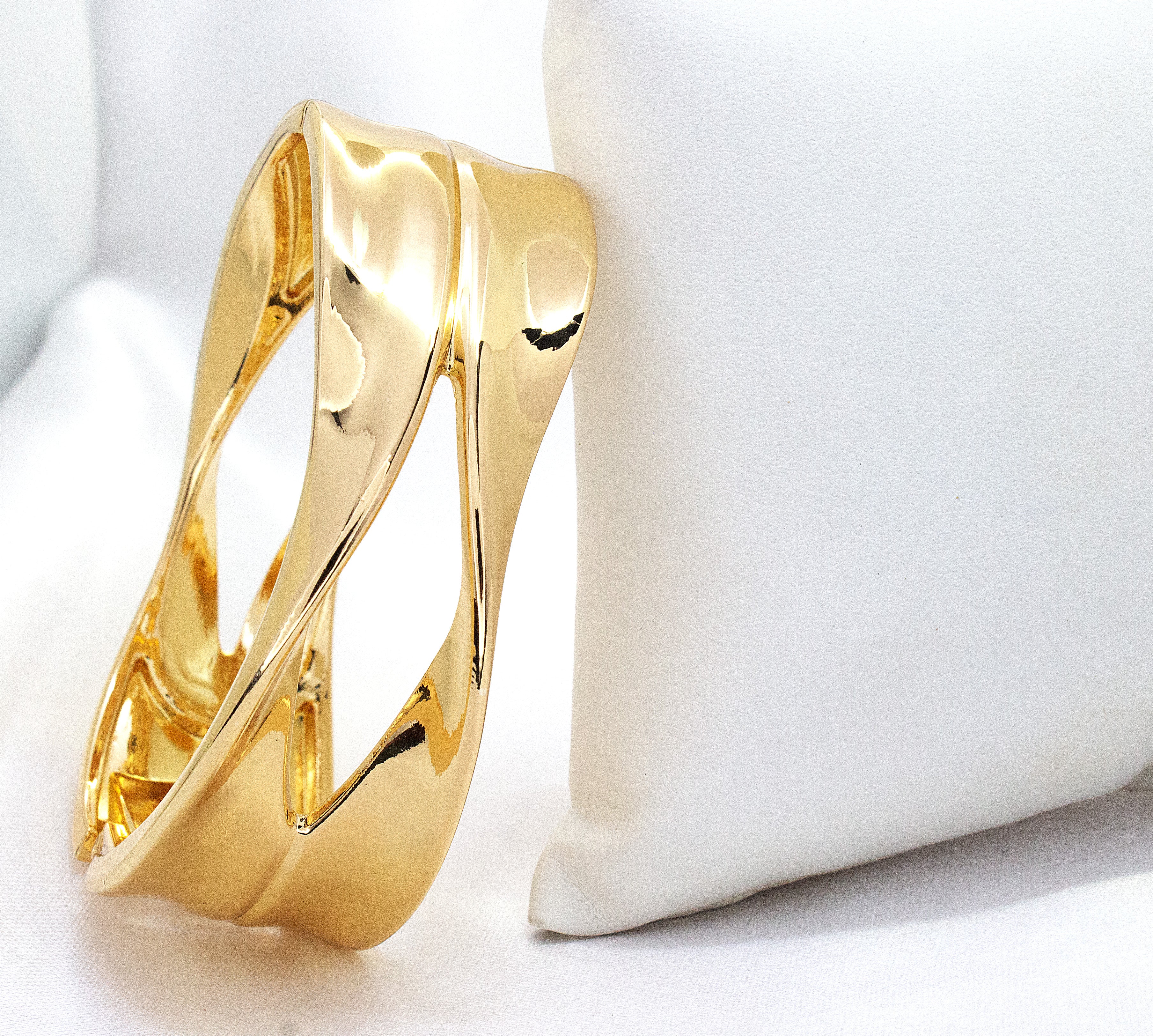 SCULPTED CUFF BRACELET
