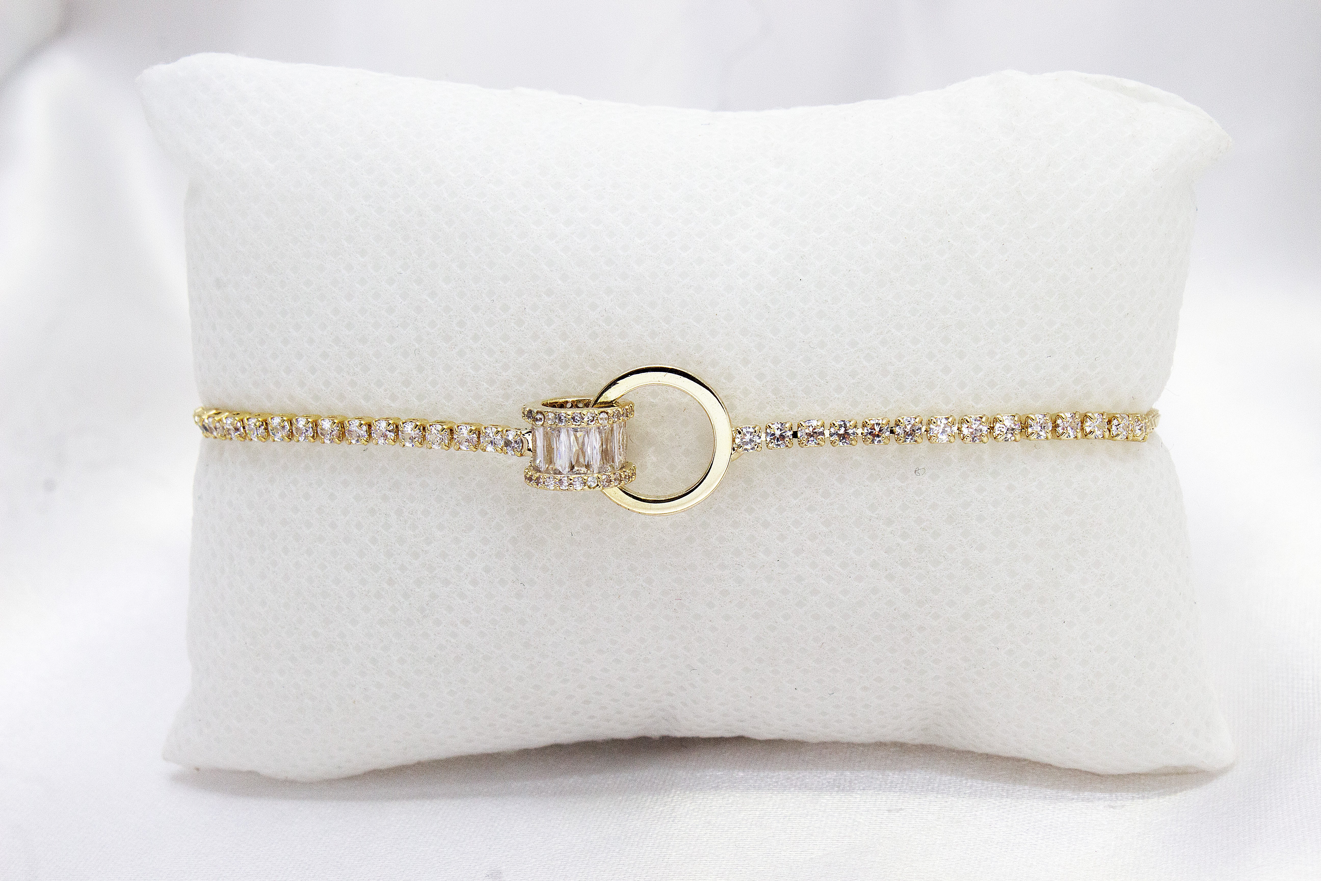 CIRCLE ACCENT BAGUETTE CHAIN BRACELET