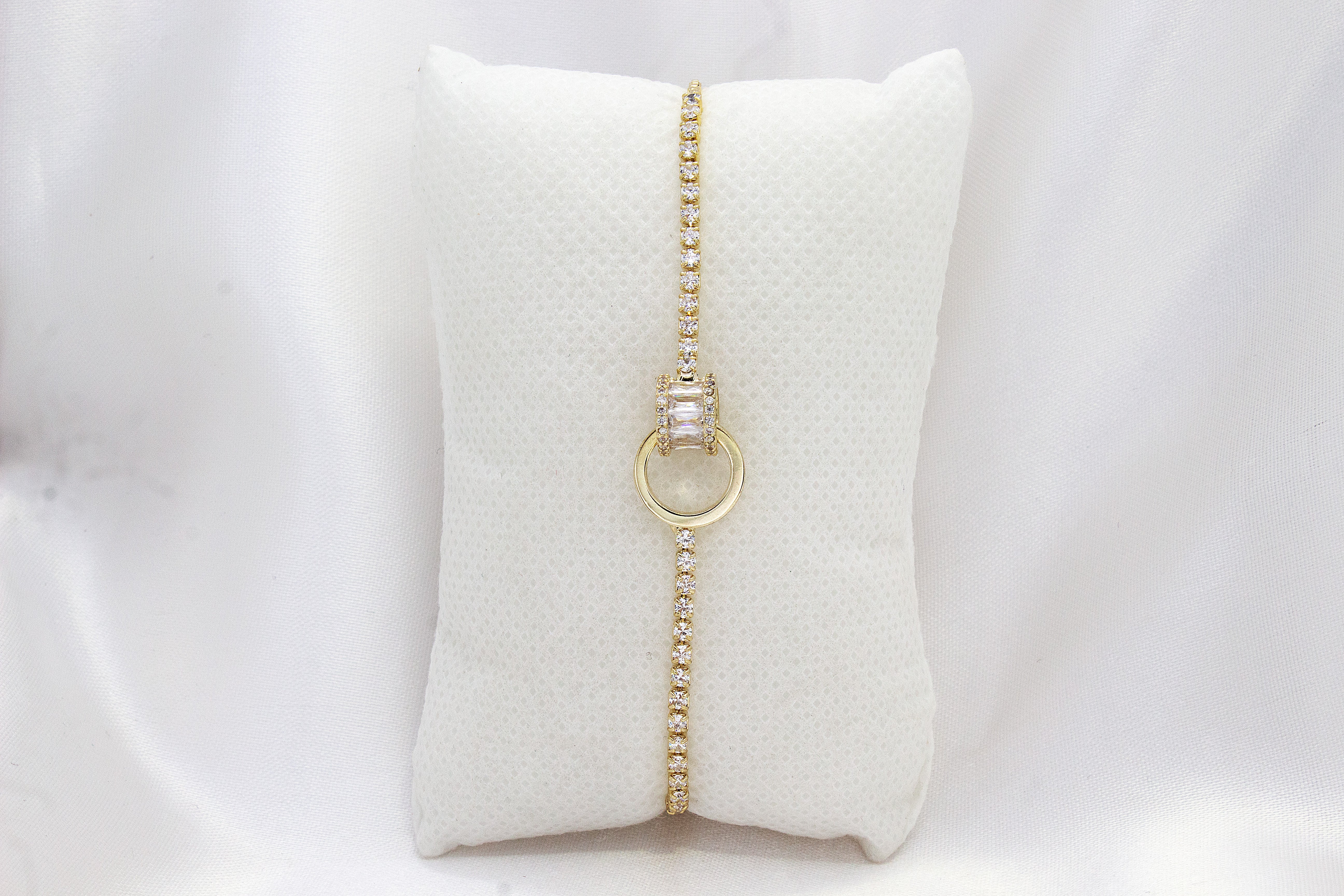 CIRCLE ACCENT BAGUETTE CHAIN BRACELET