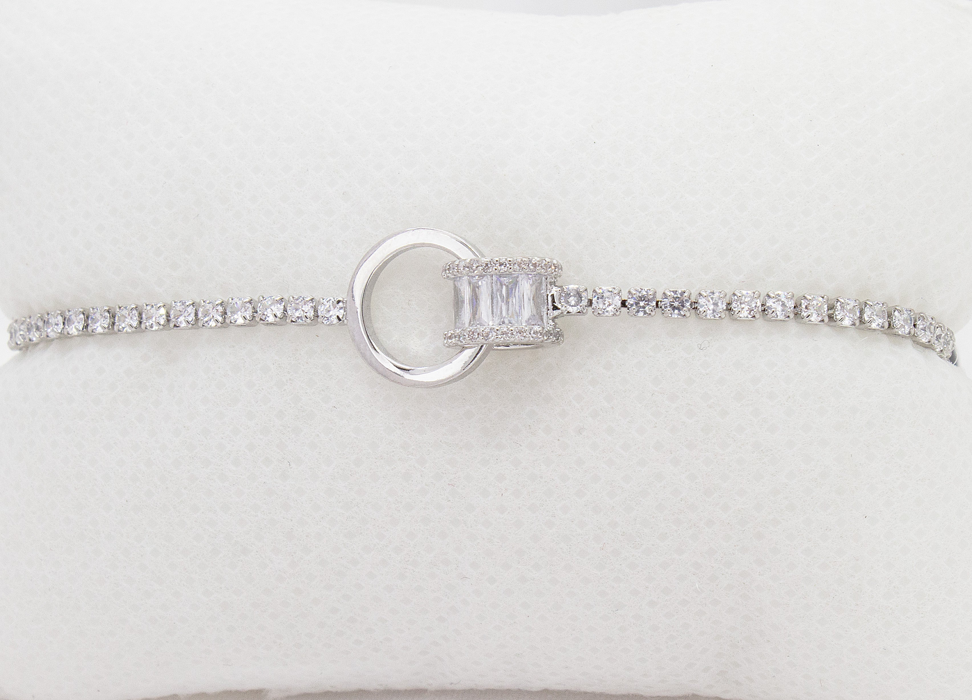 CIRCLE ACCENT BAGUETTE CHAIN BRACELET