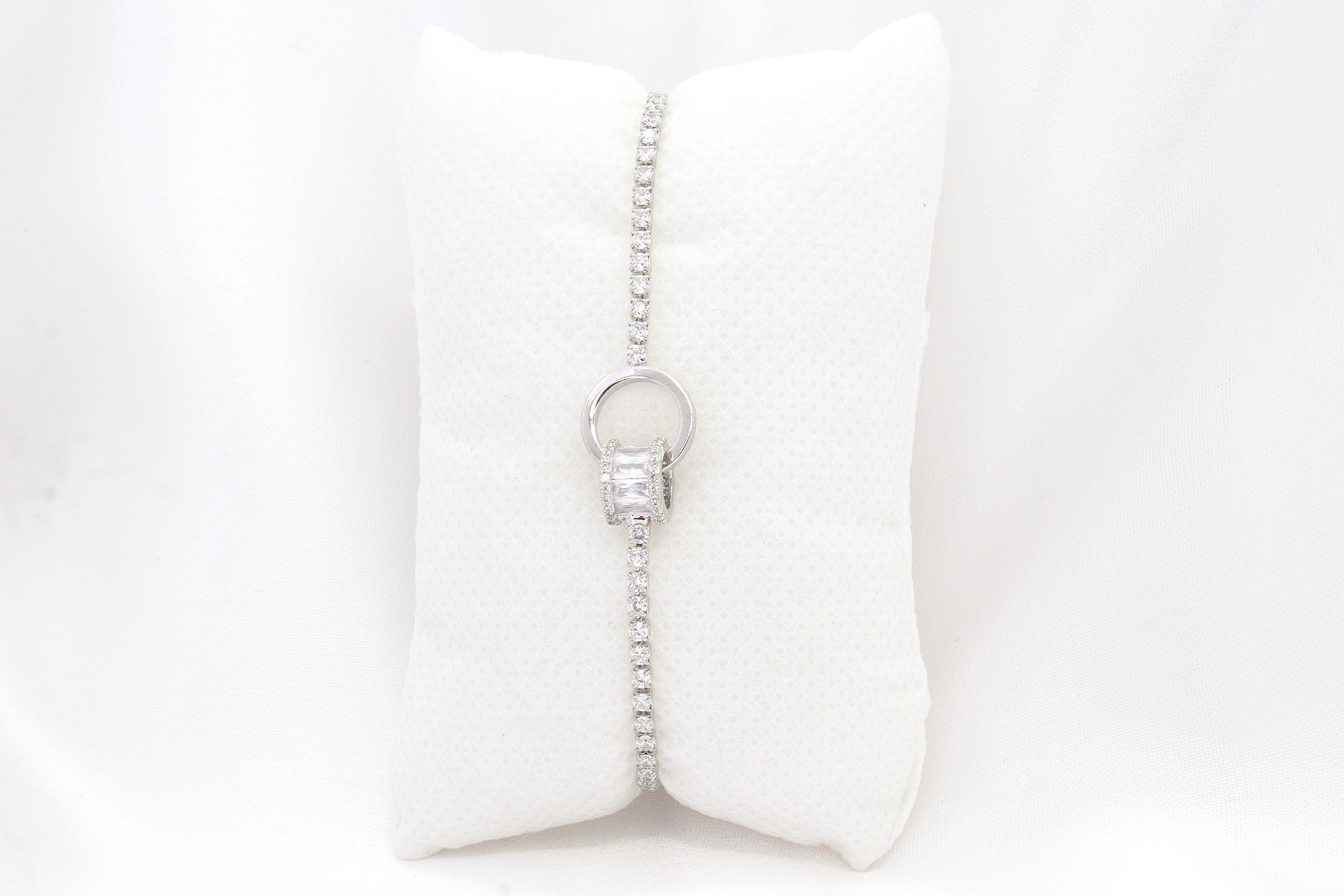 CIRCLE ACCENT BAGUETTE CHAIN BRACELET