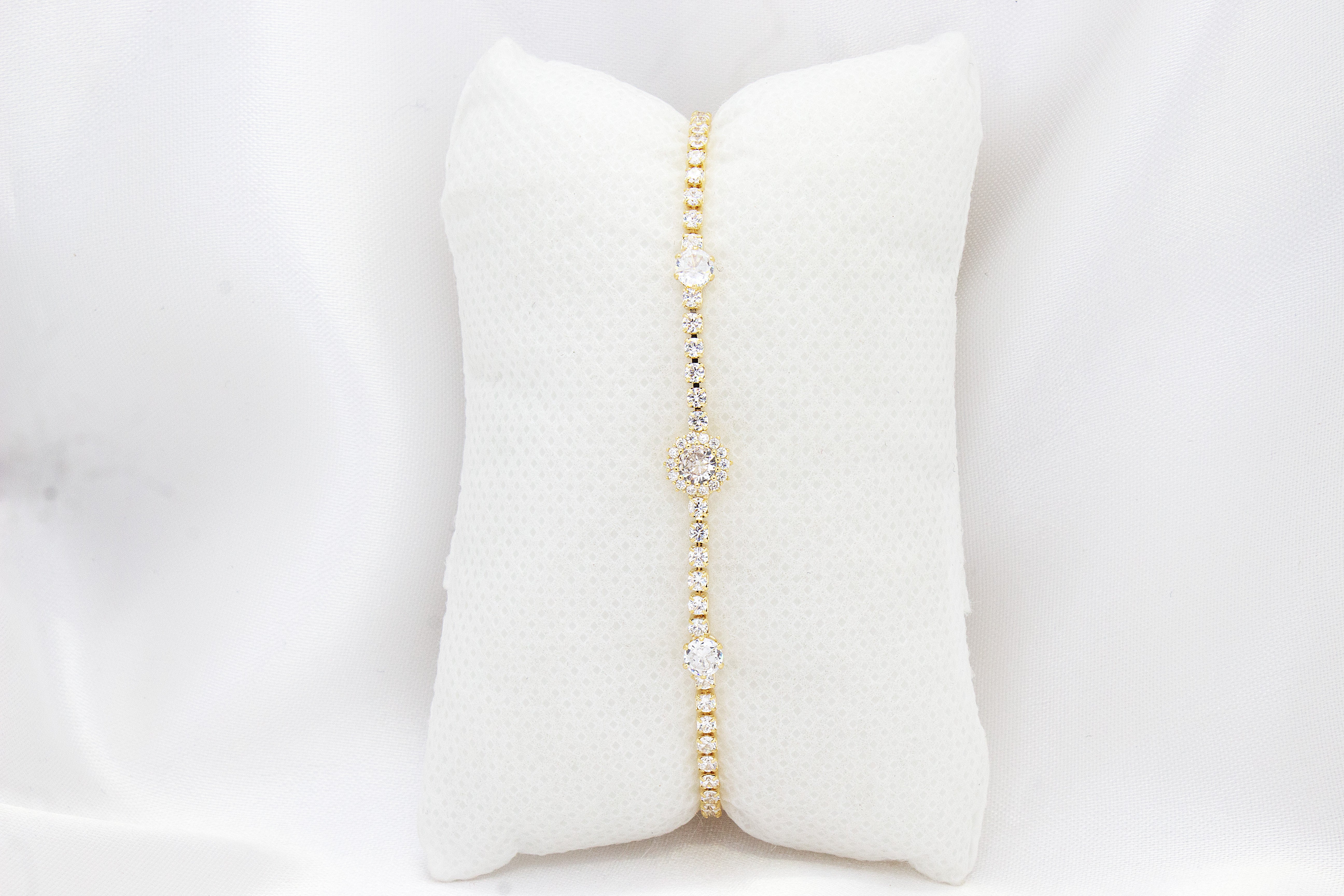 HALO CENTERPIECE CHAIN BRACELET