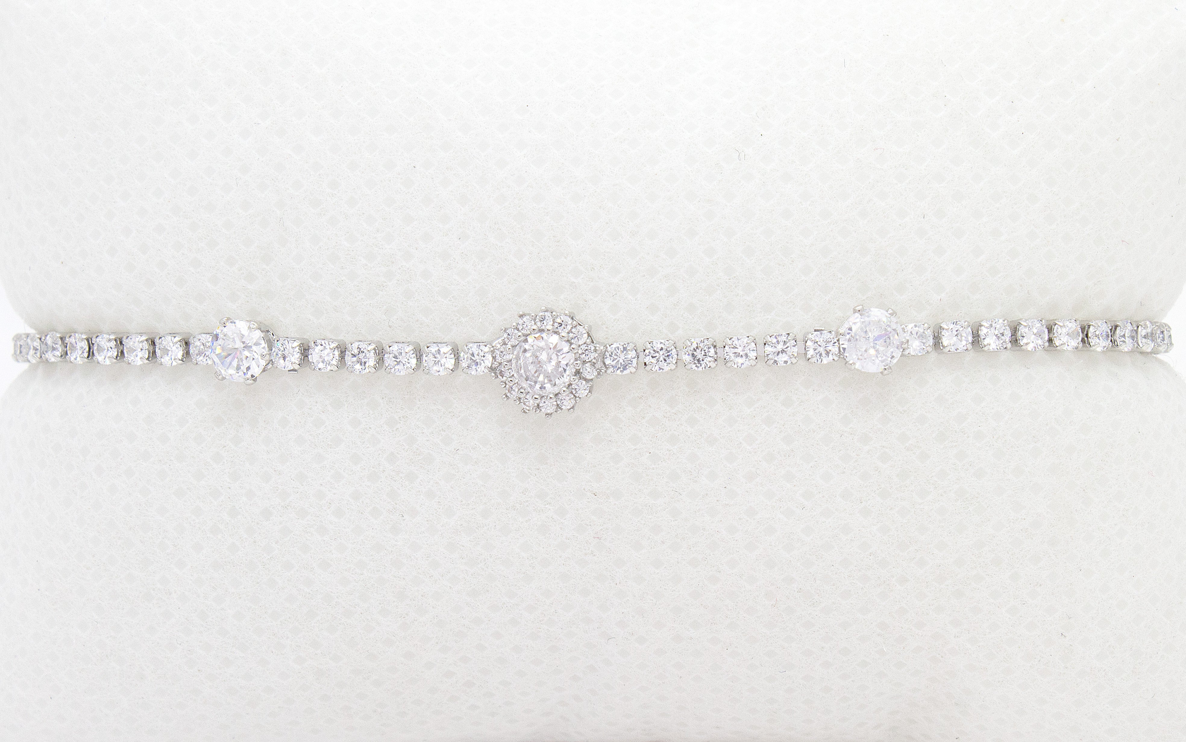 HALO CENTERPIECE CHAIN BRACELET