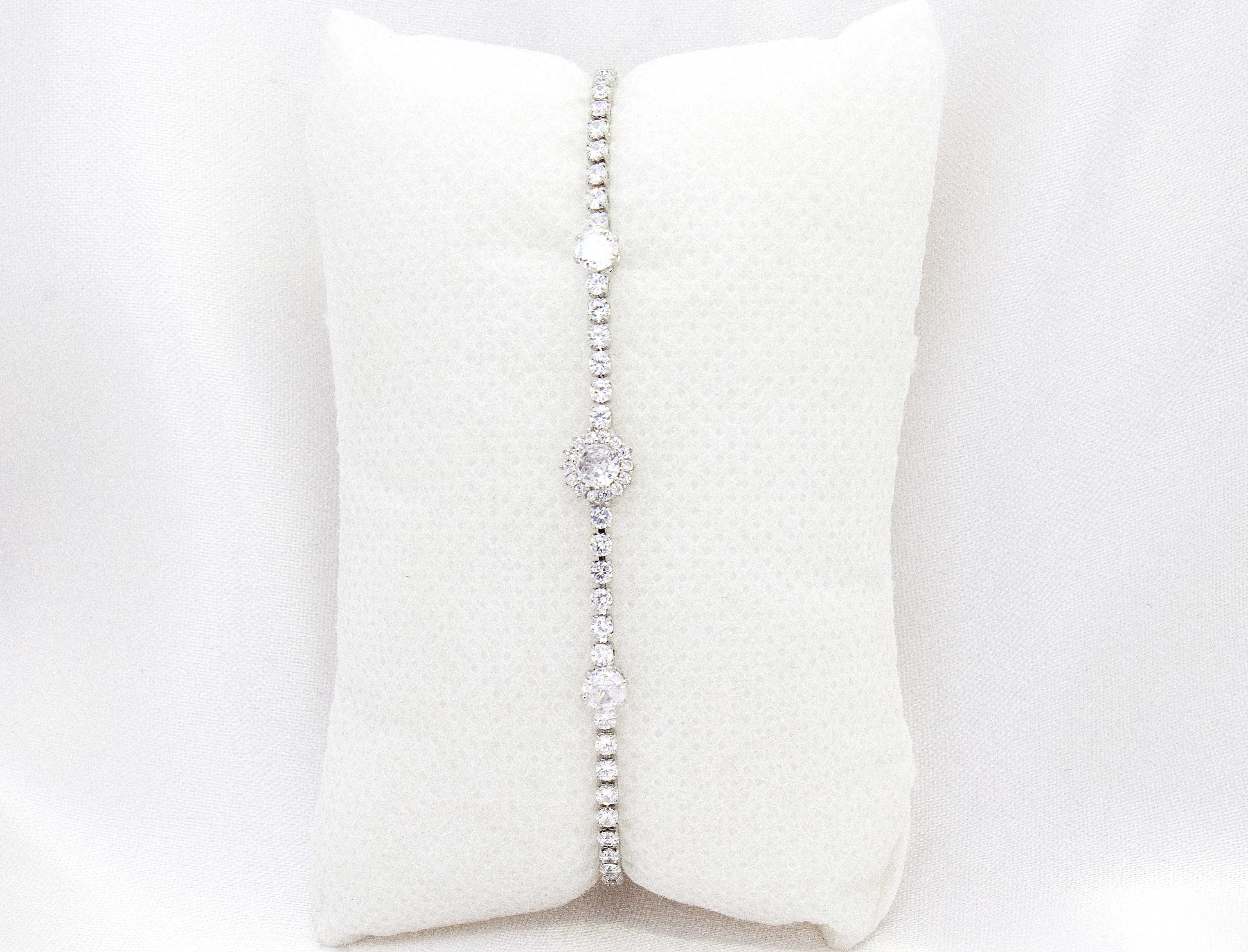 HALO CENTERPIECE CHAIN BRACELET