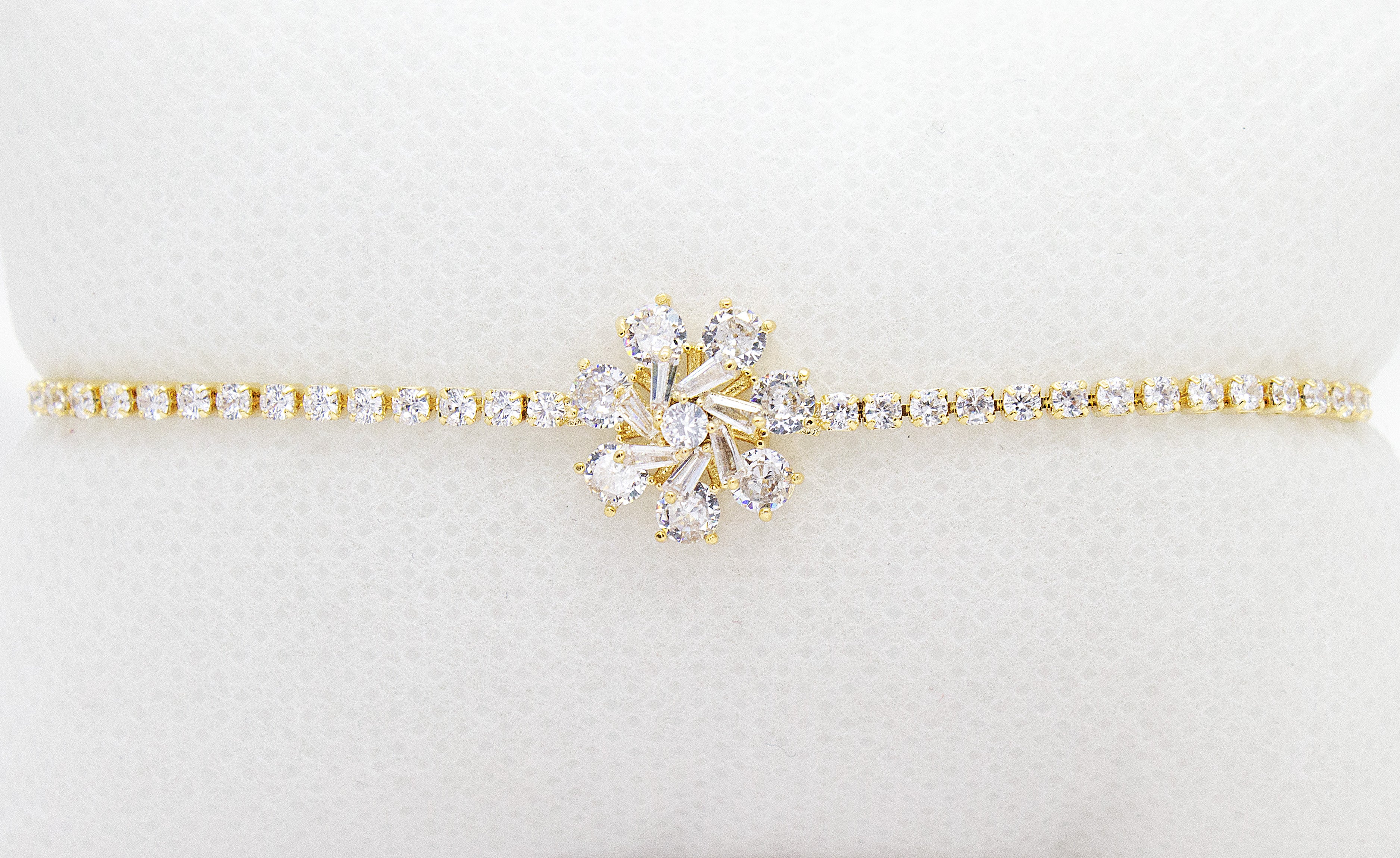 CLASSIC FLORAL CHAIN BRACELET
