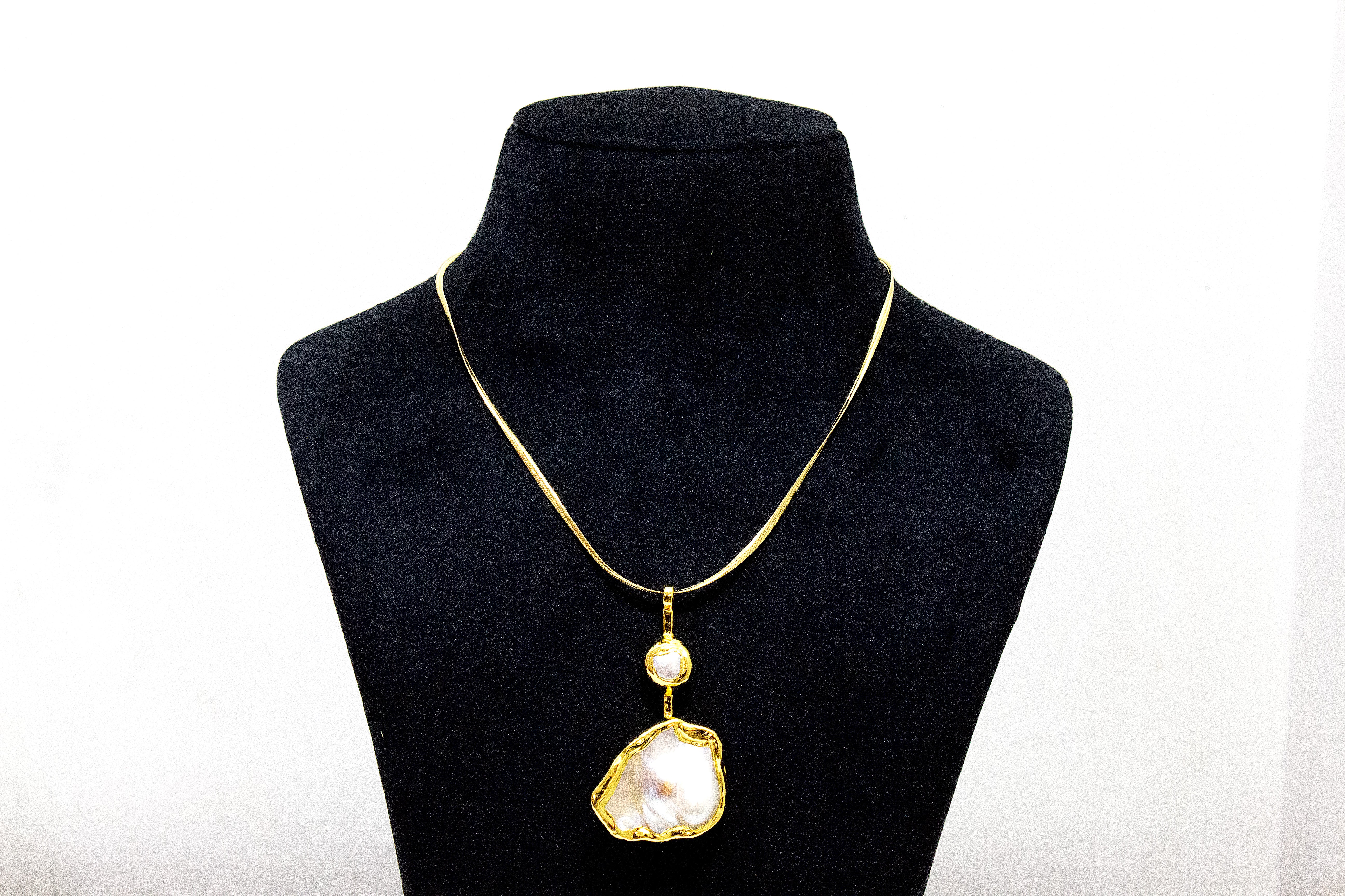 MOTHER OF PEARL DROP PENDANT NECKLACE