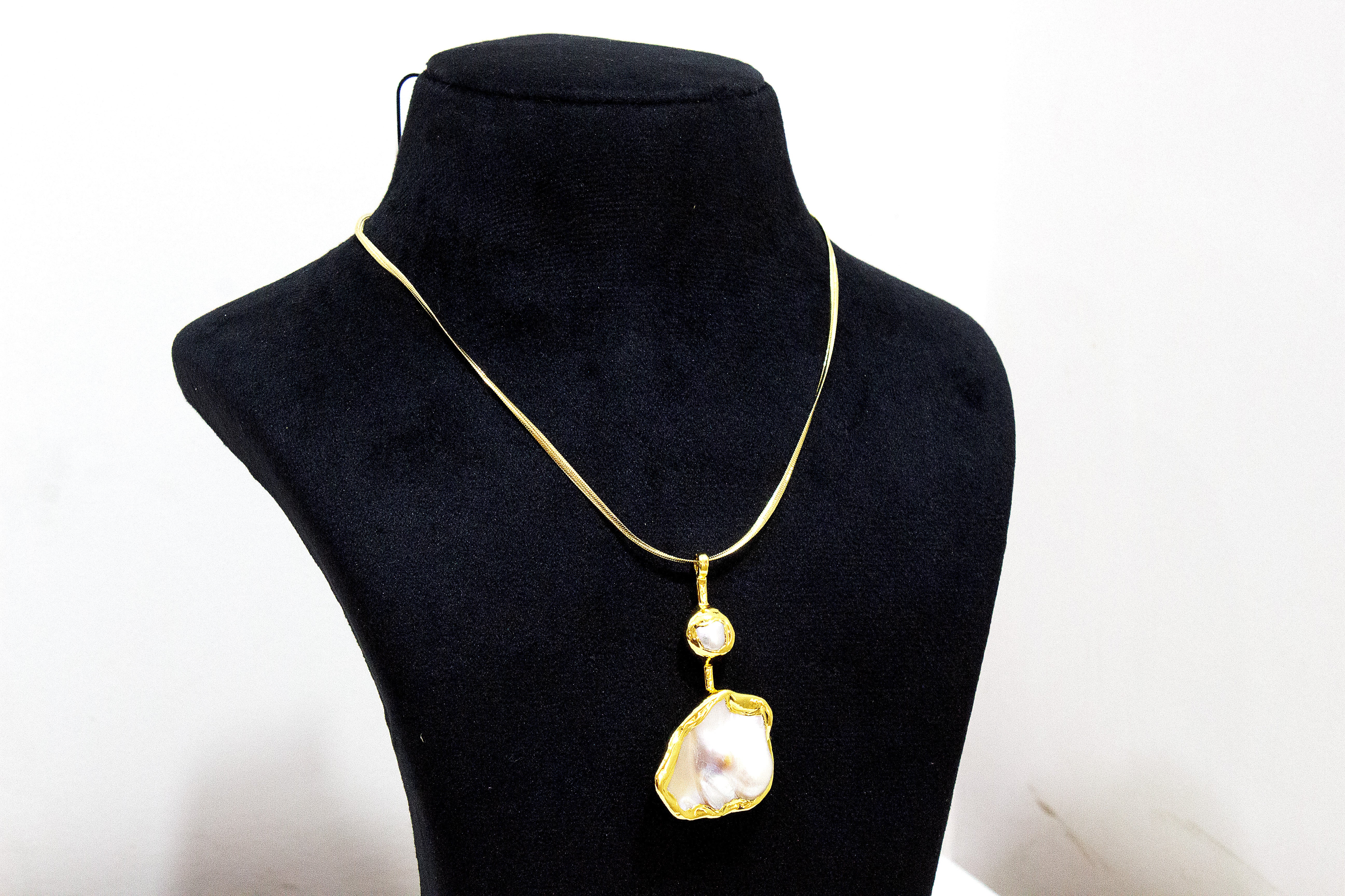 MOTHER OF PEARL DROP PENDANT NECKLACE