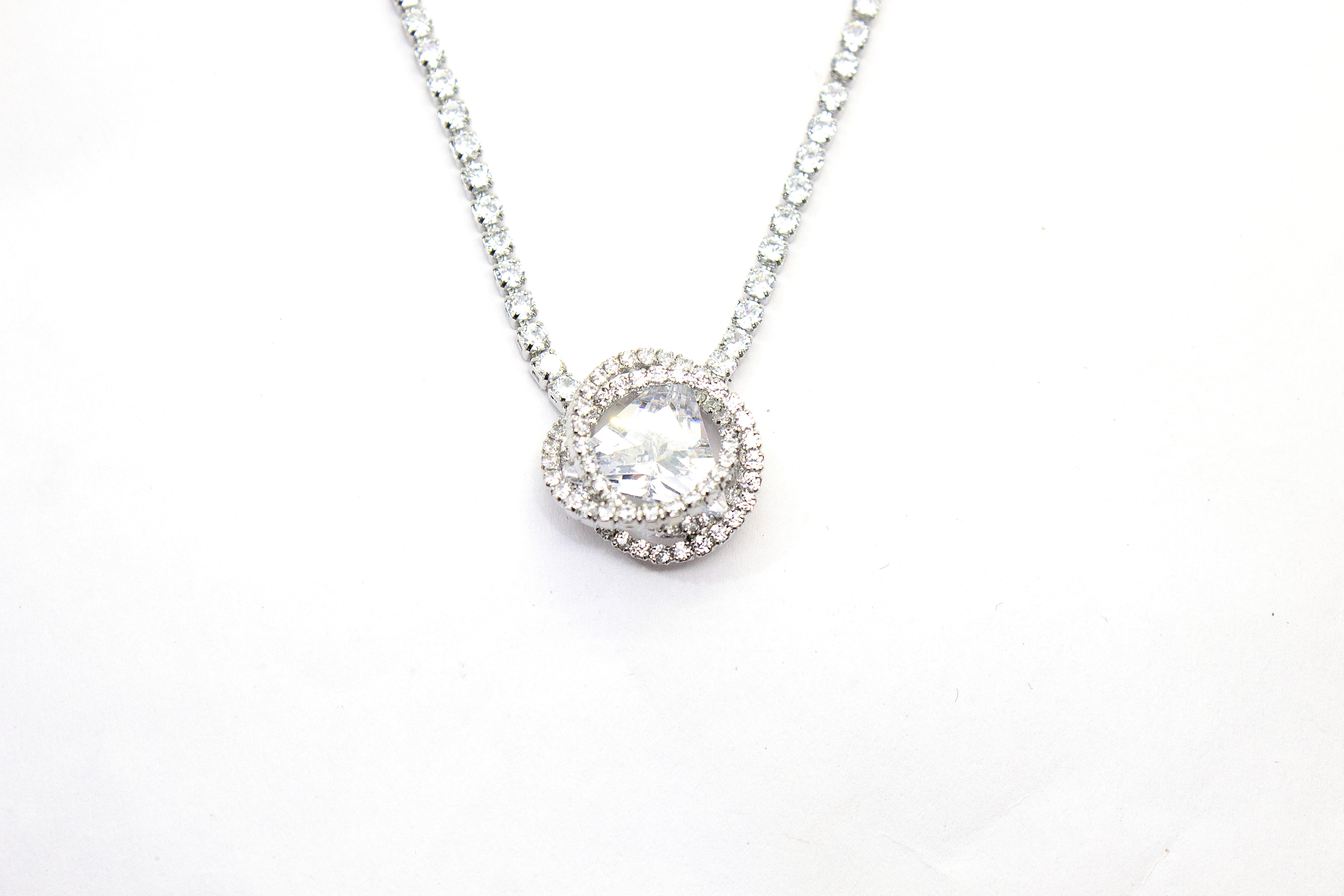 GEM HALO STATEMENT NECKLACE