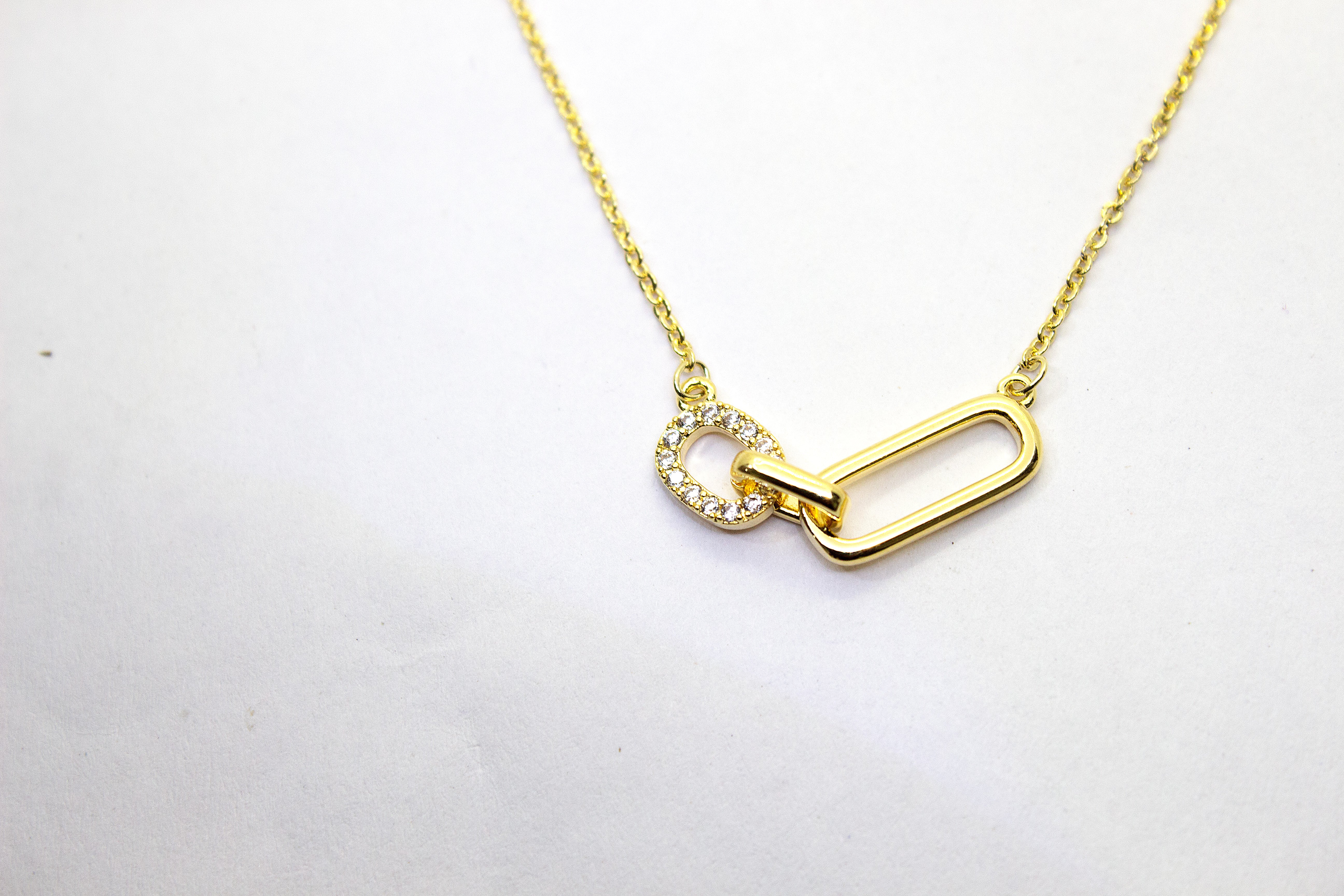 ELEGANCE SOLITAIRE GOLD NECKLACE