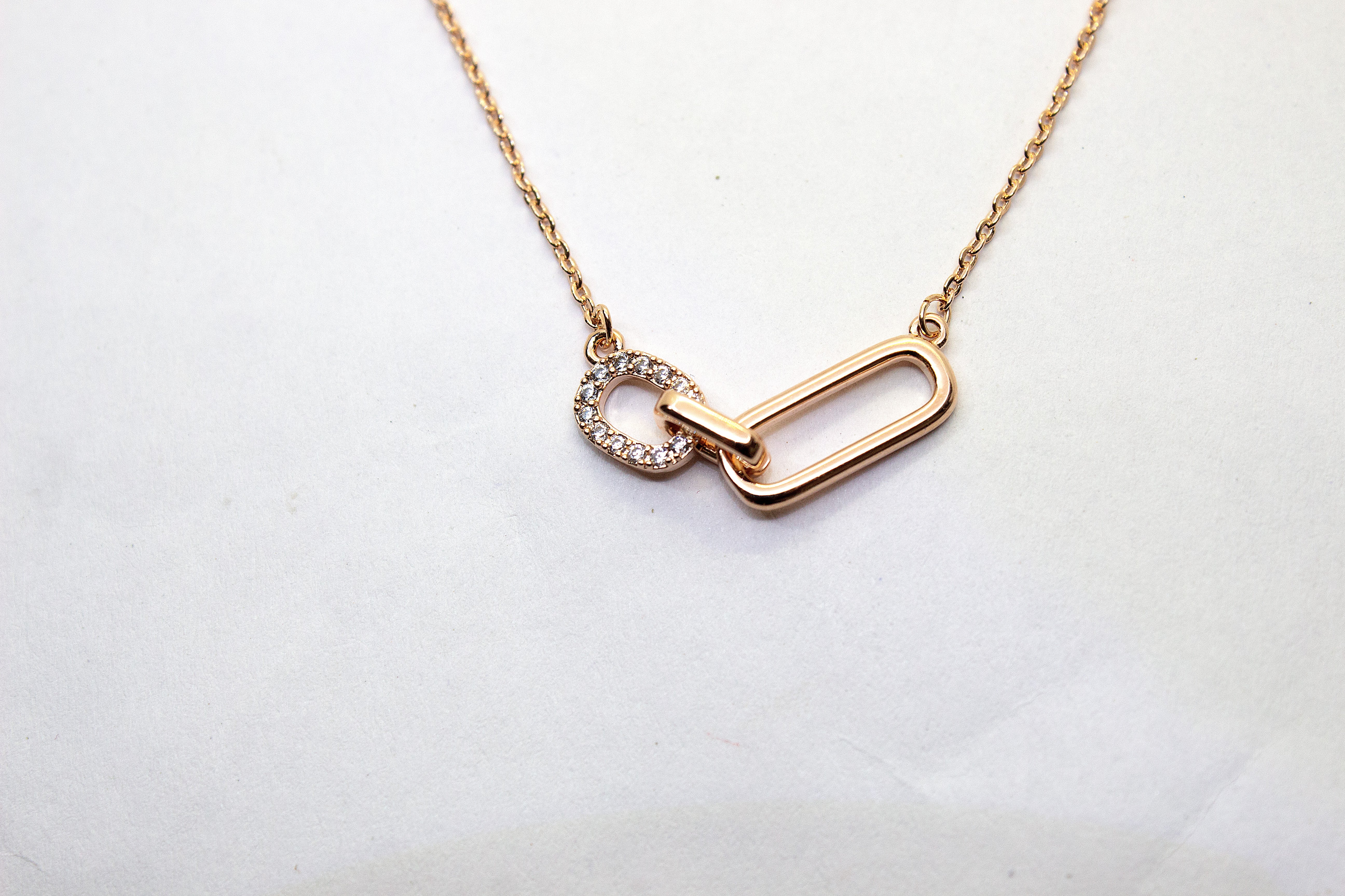 ELEGANCE SOLITAIRE GOLD NECKLACE