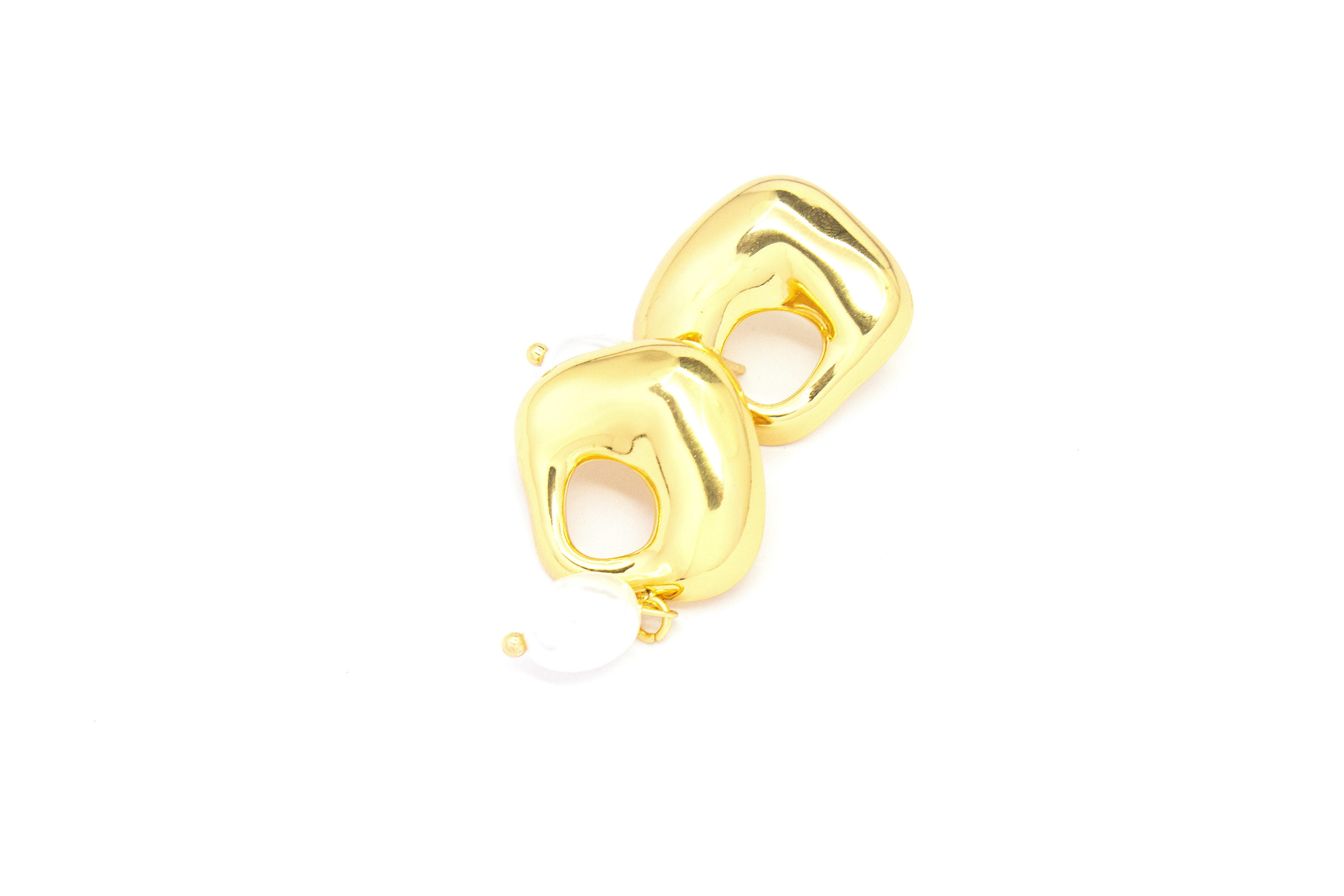 MODERN GOLD HOLLOW PEARL STUDS