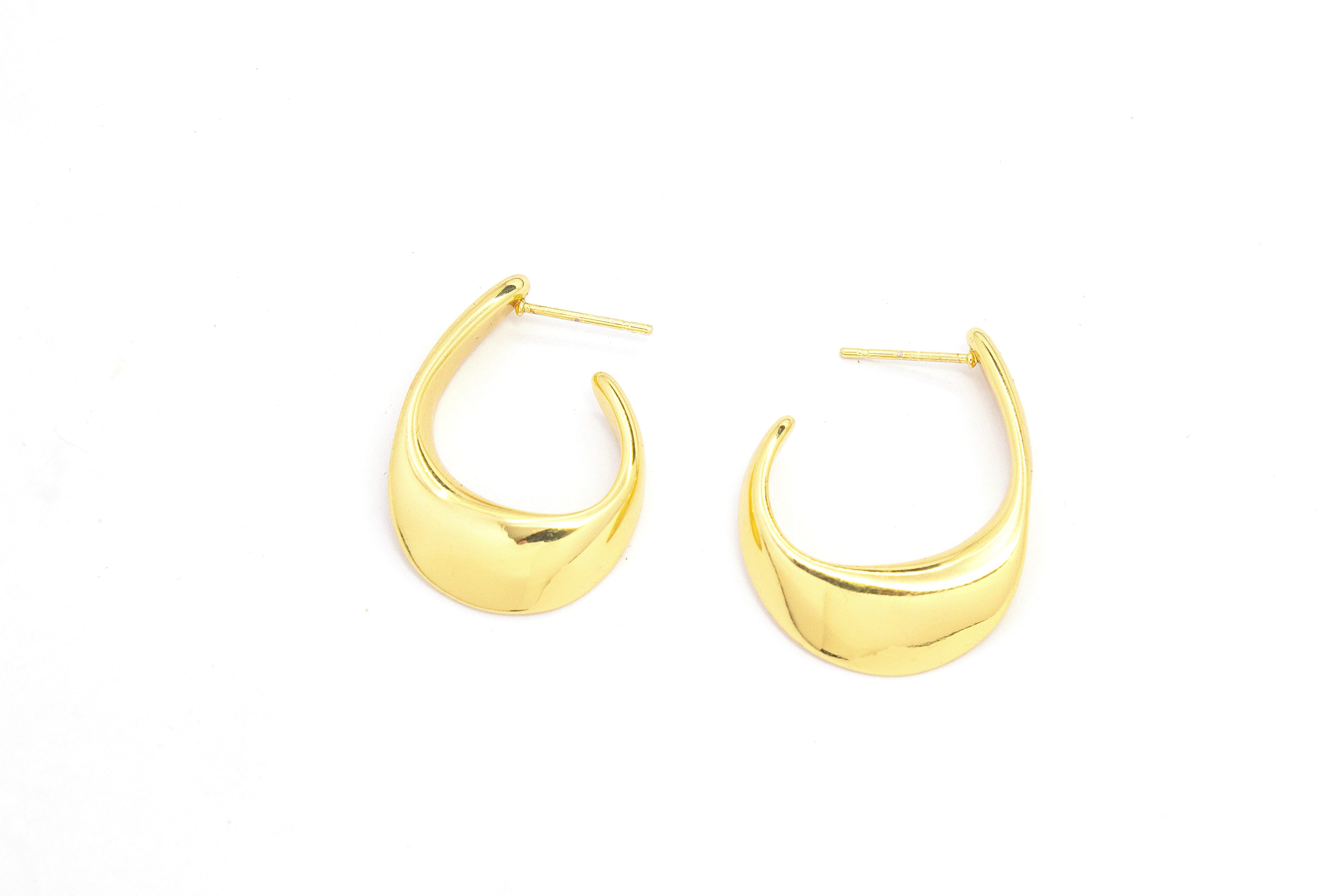 ELEGANT GOLD CRESCENT HOOP EARRINGS