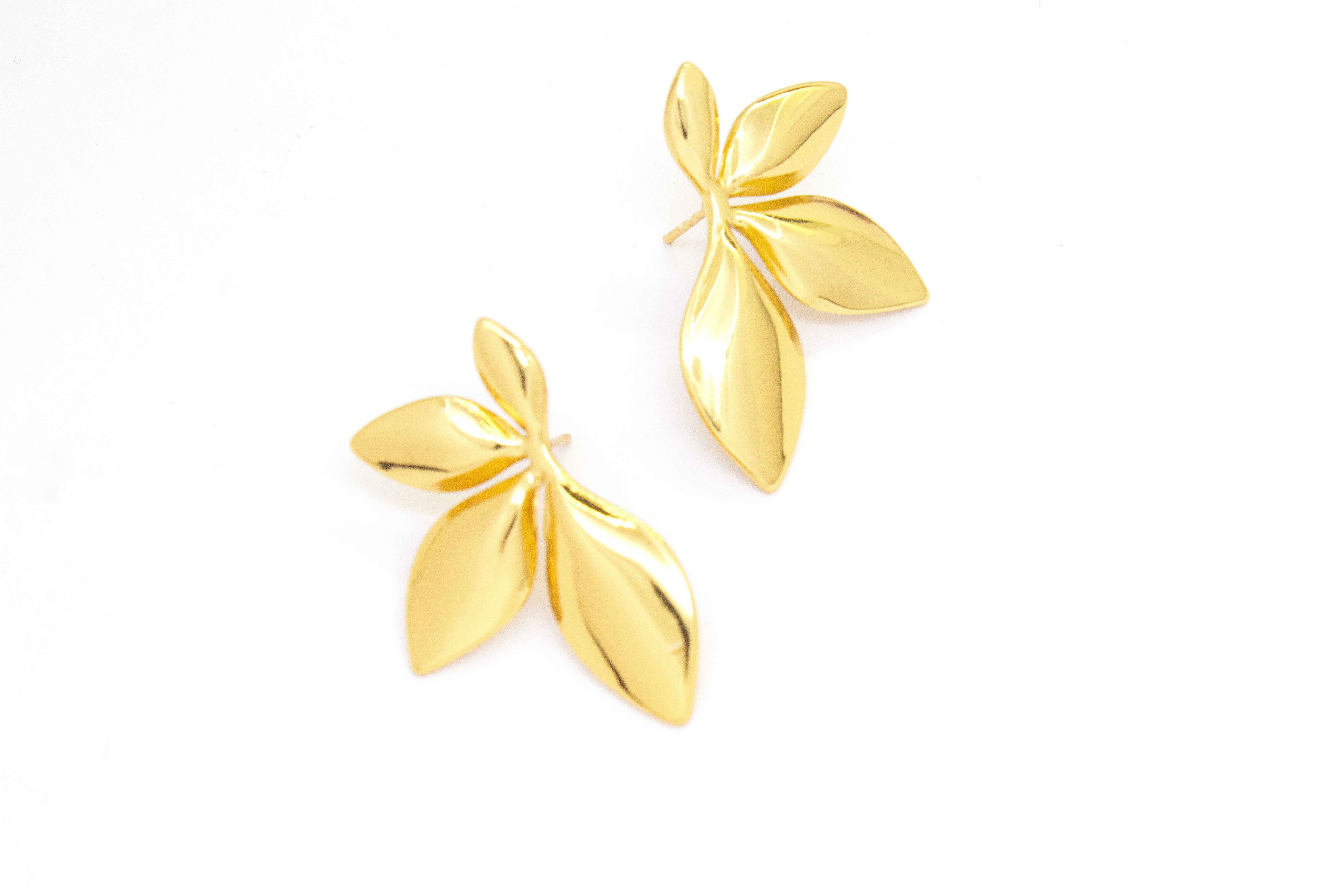 GOLDEN BLOOM STUD EARRINGS