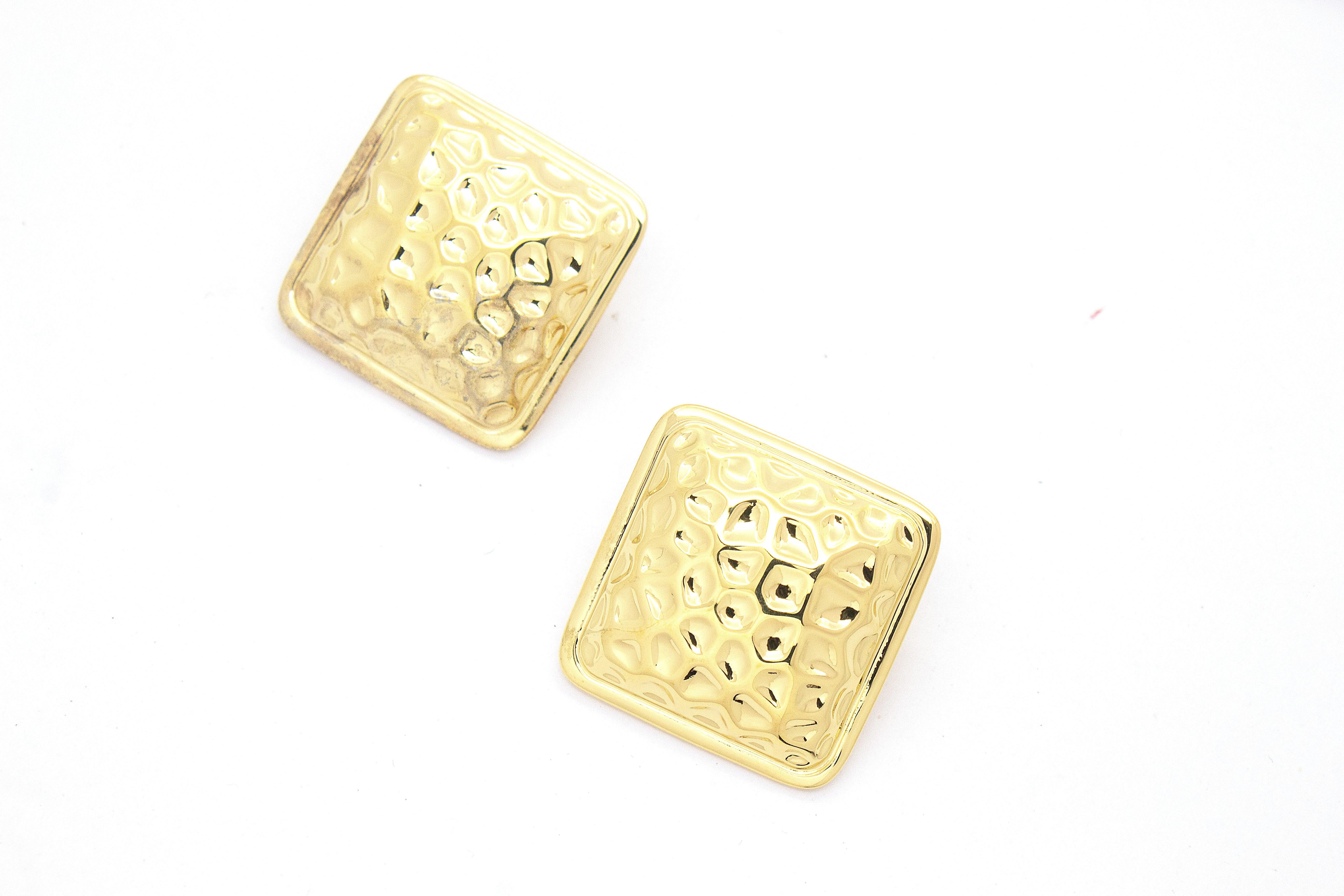 TEXTURED SQUARE GOLD STUDS