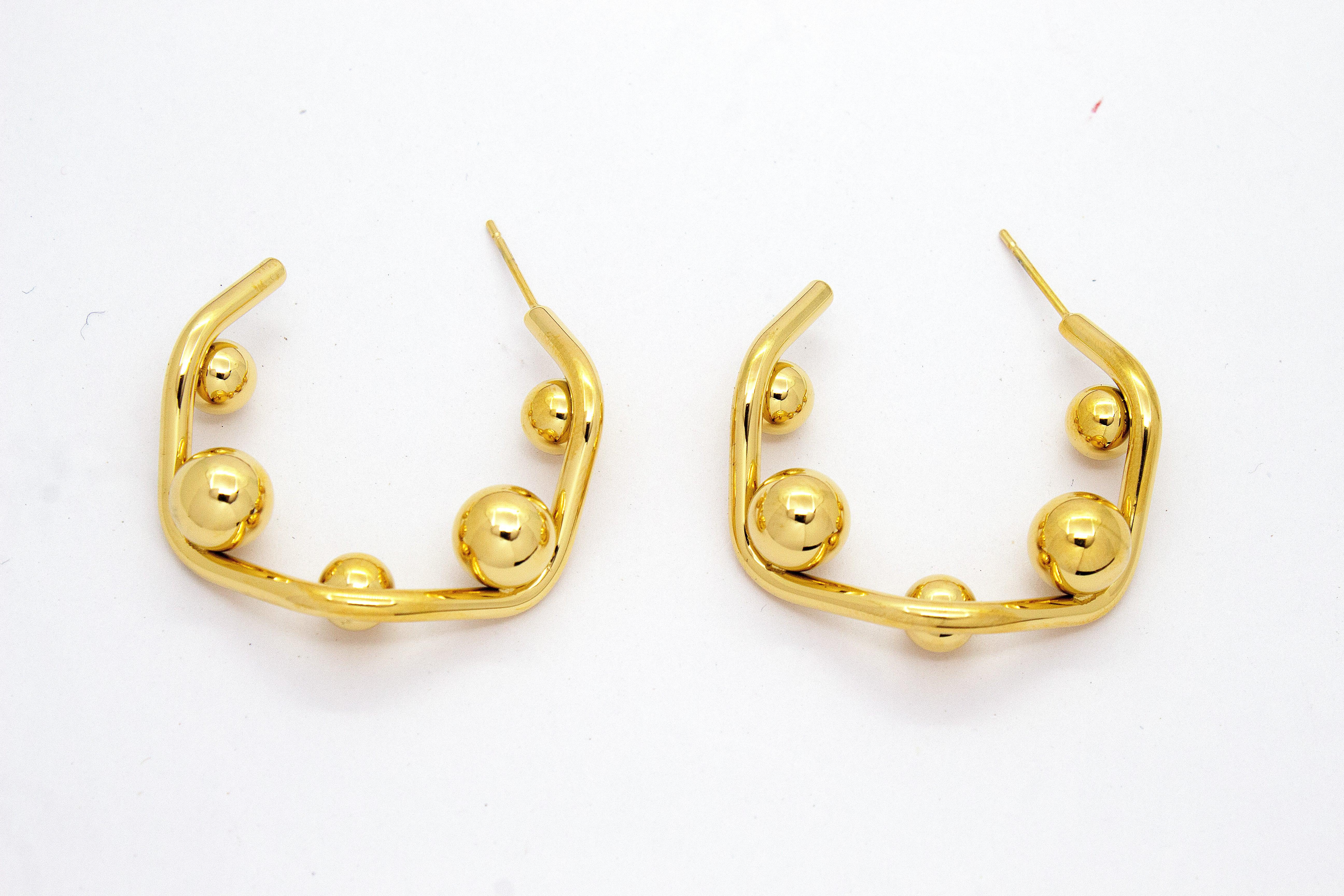 ORB-HUG HOOP EARRINGS