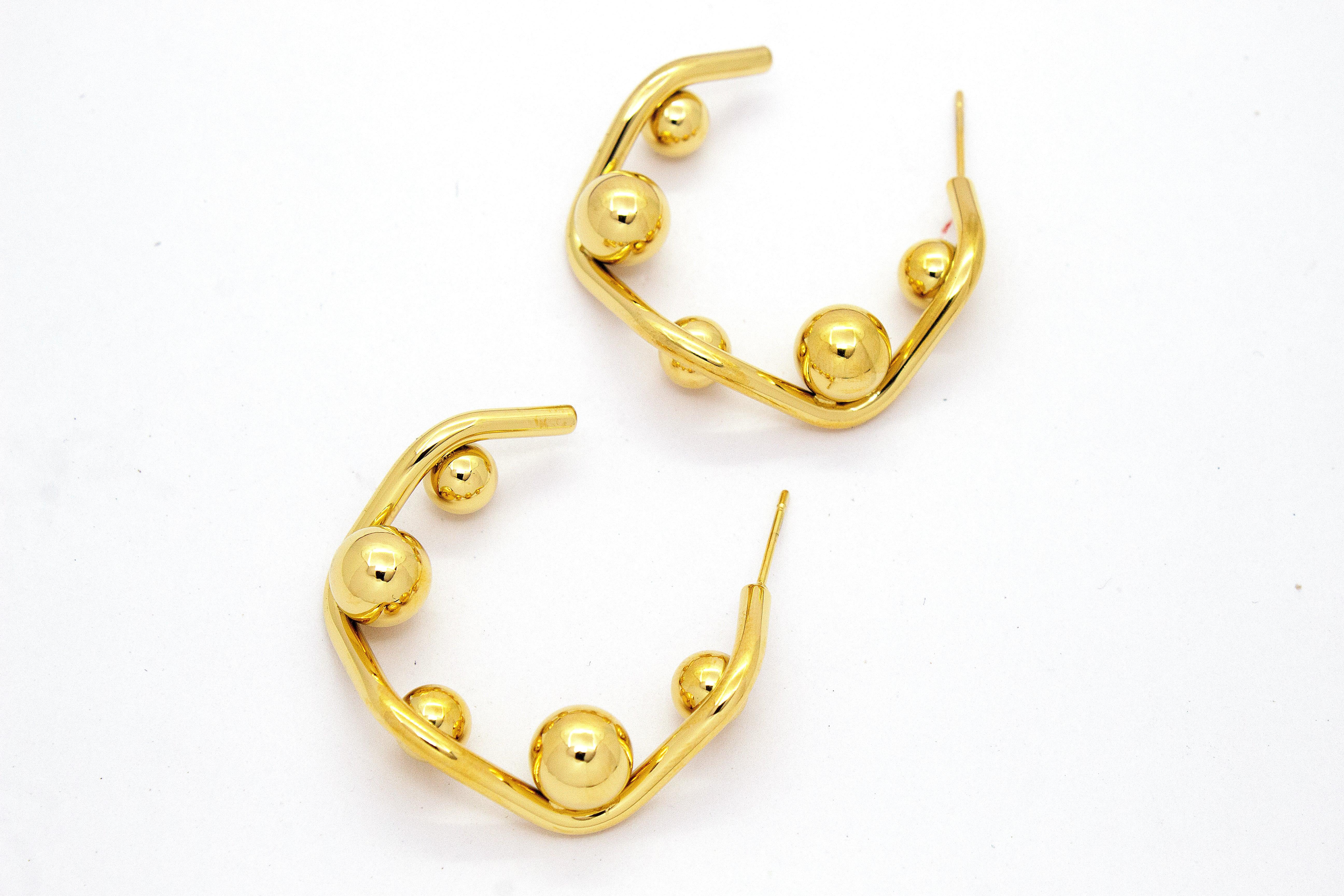 ORB-HUG HOOP EARRINGS