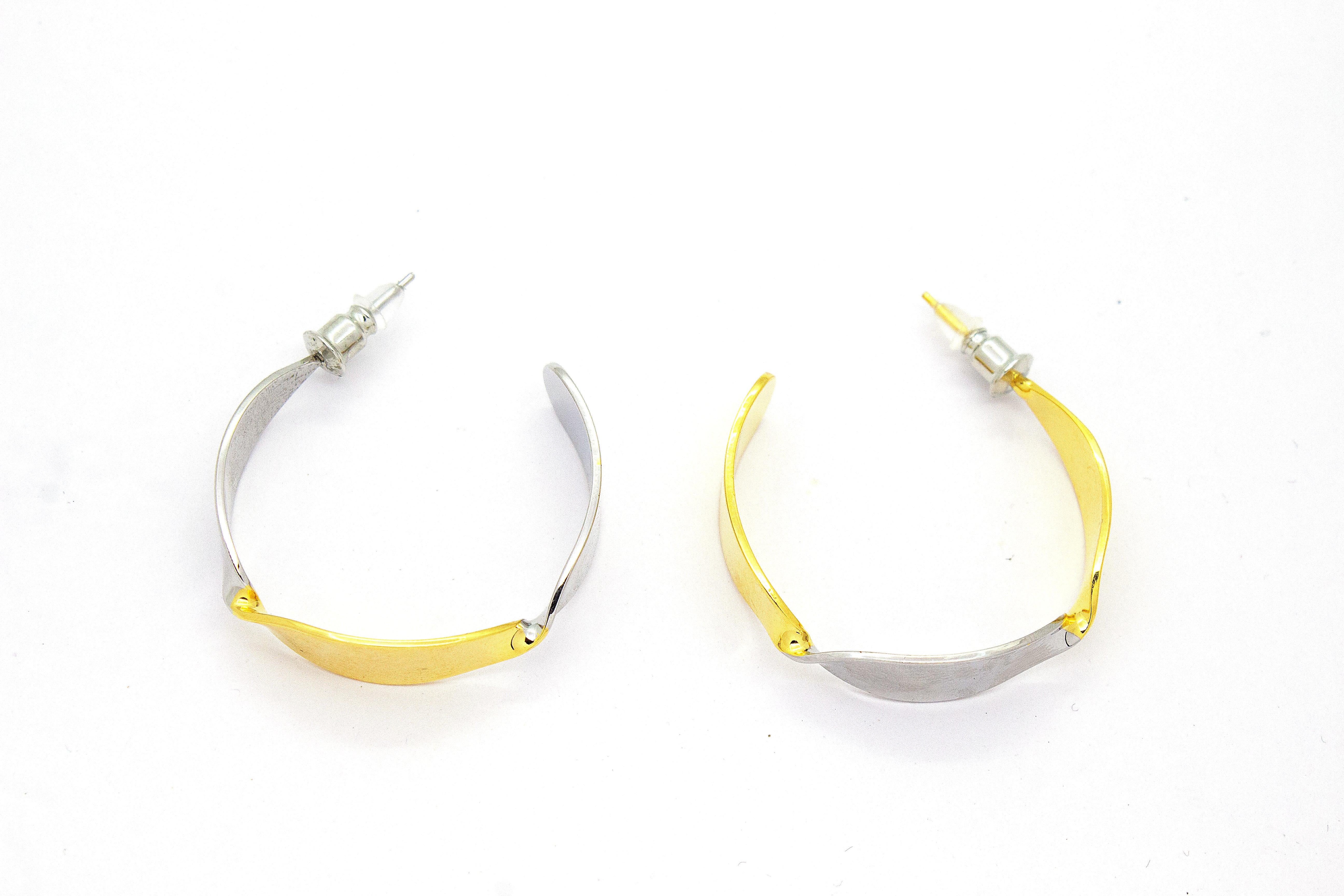 TWO-TONE TWIST HOOP EARRINGS – SILVER & GOLD FINISH