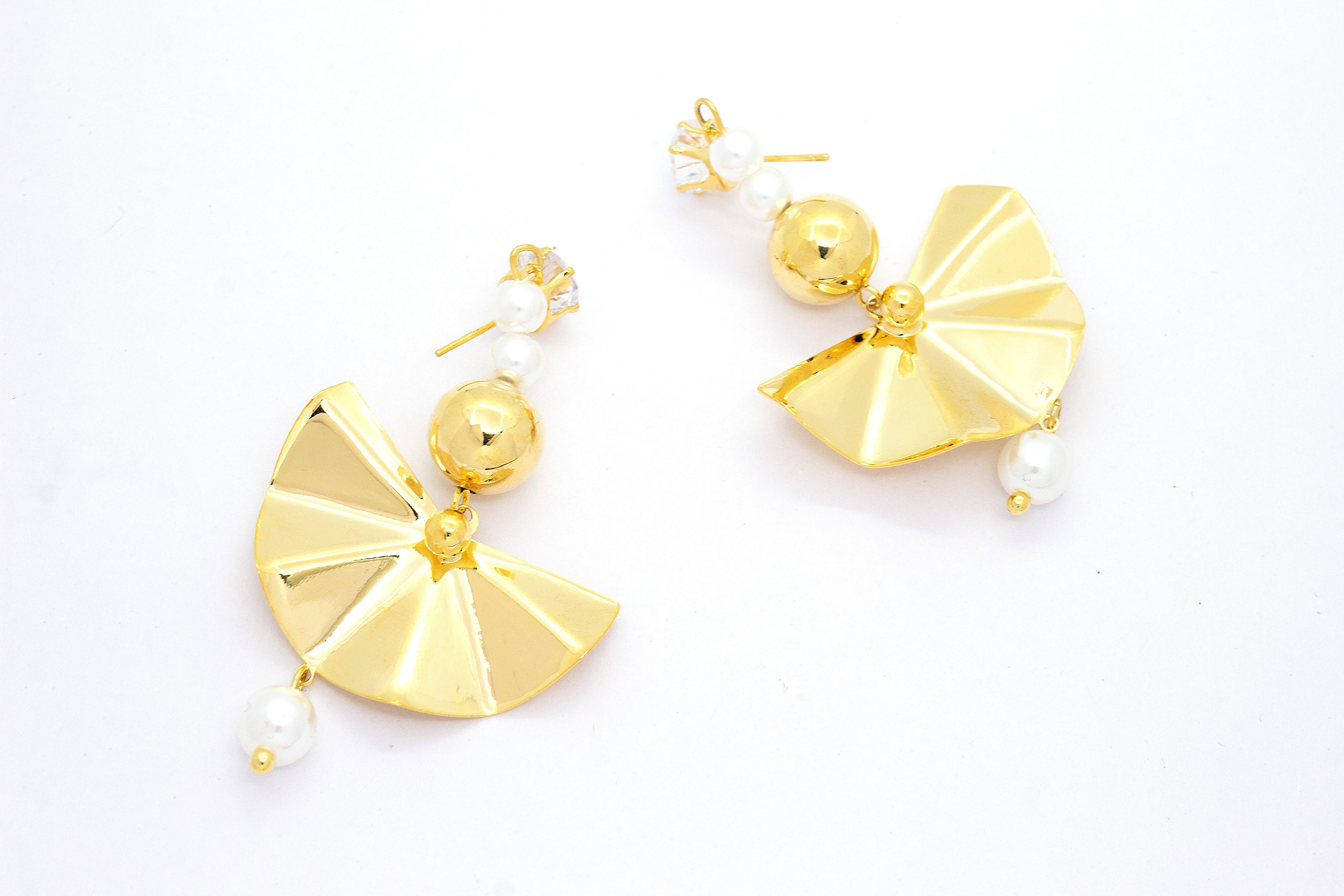 MODERN PEARL FLAIR FAN EARRINGS