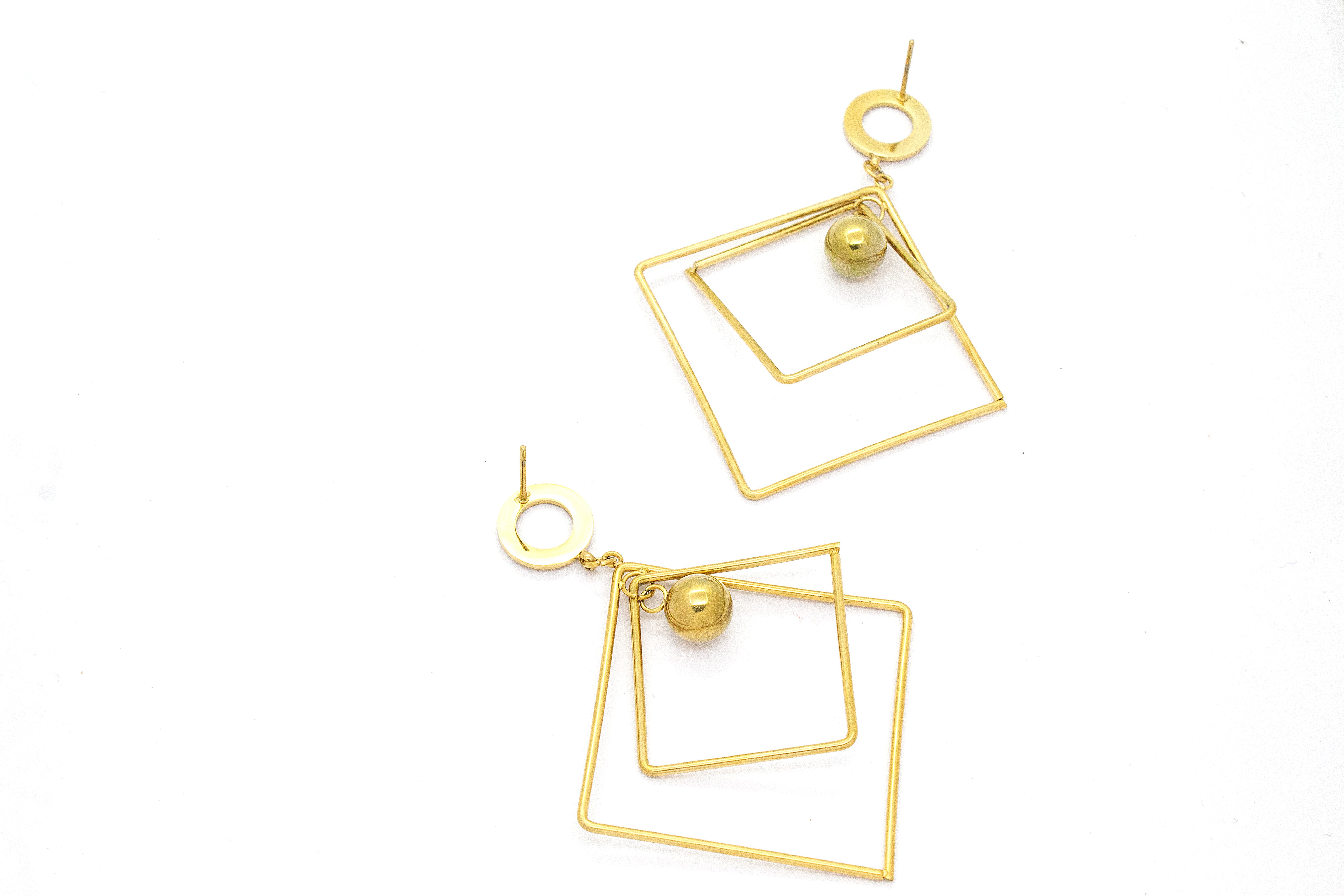GEOMETRIC FRAME DROP EARRINGS IN GOLD TONE