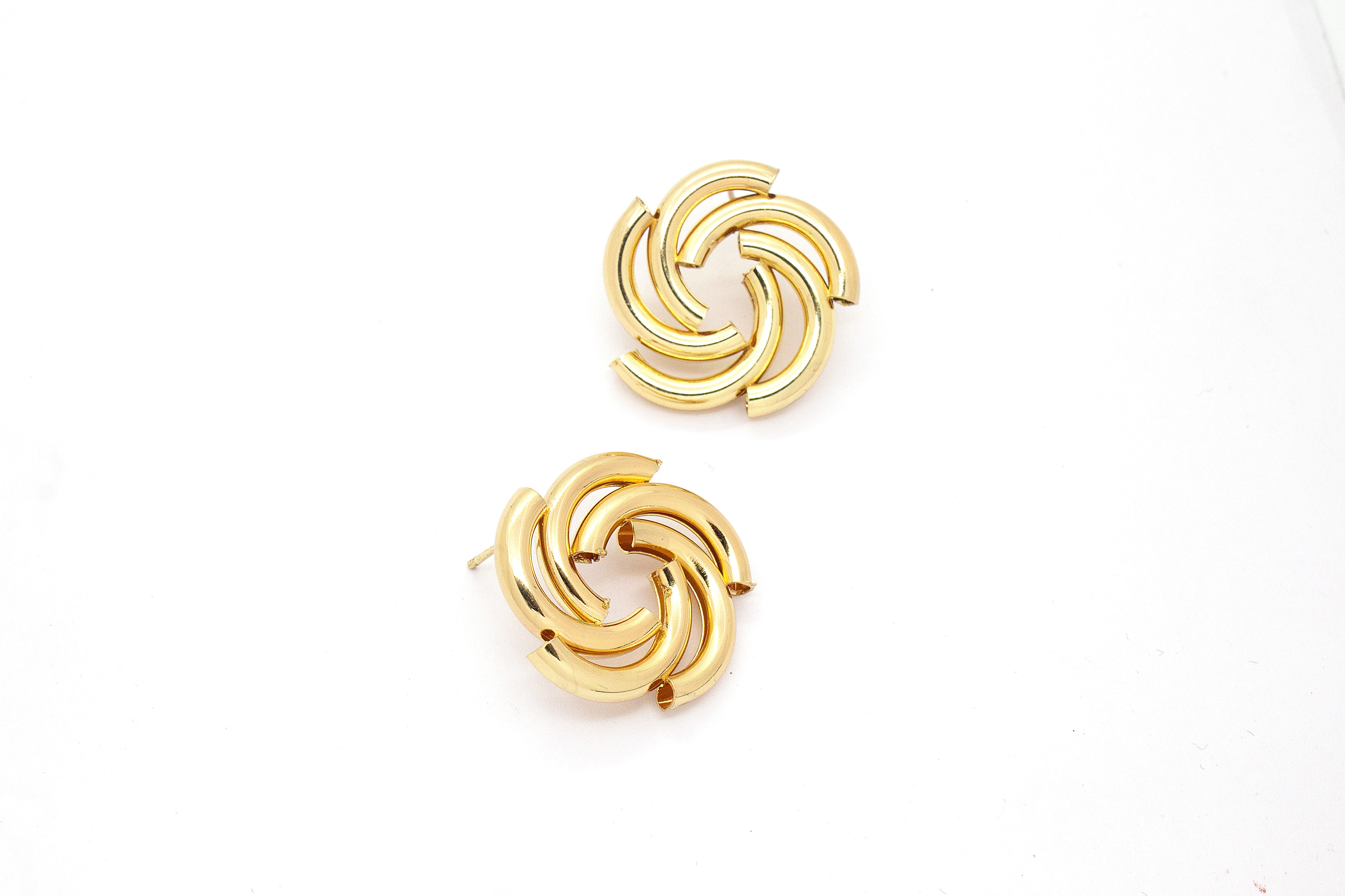 SPIRAL BLOOM GOLD STUD EARRINGS