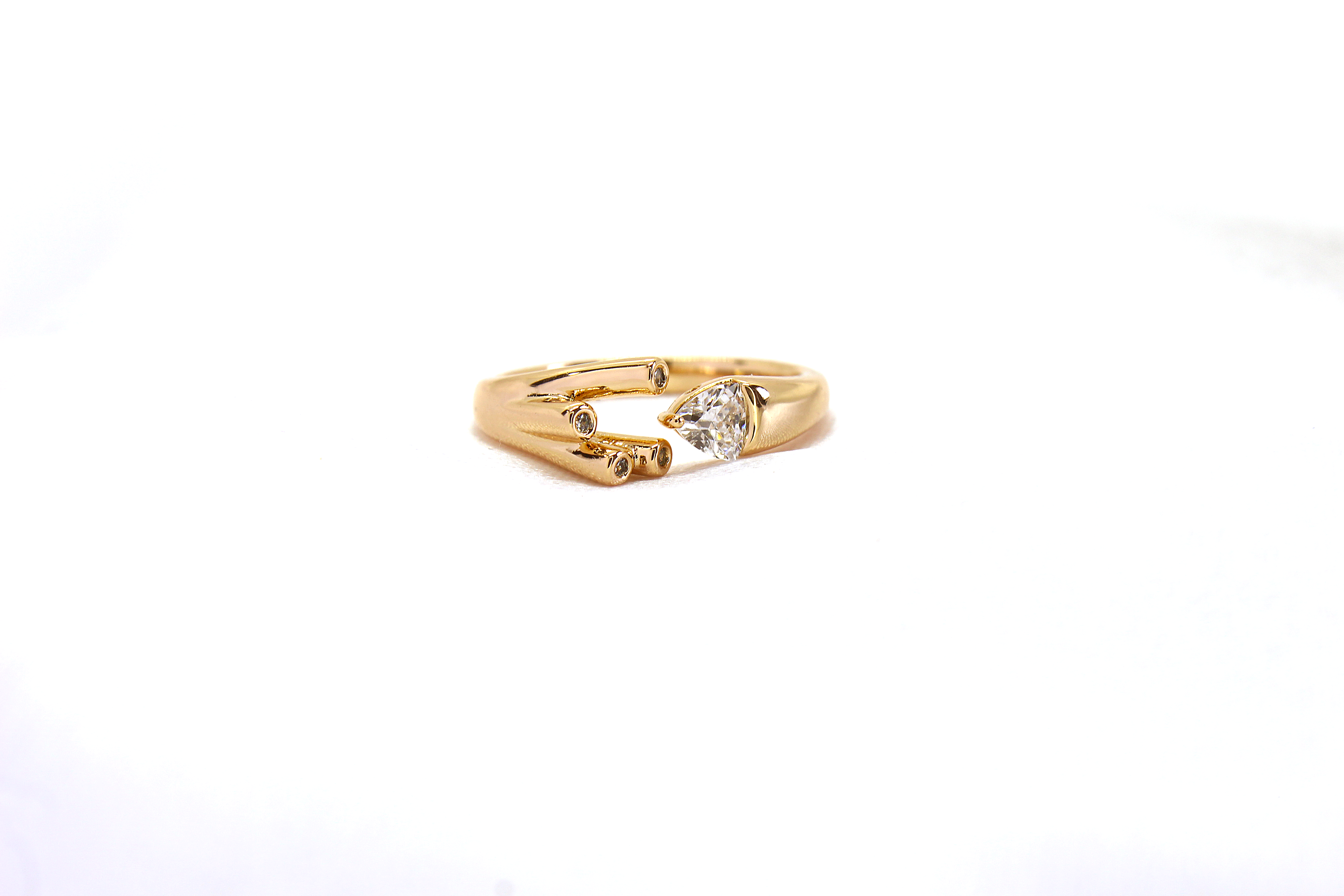 MODERN TEARDROP OPEN BAND RING