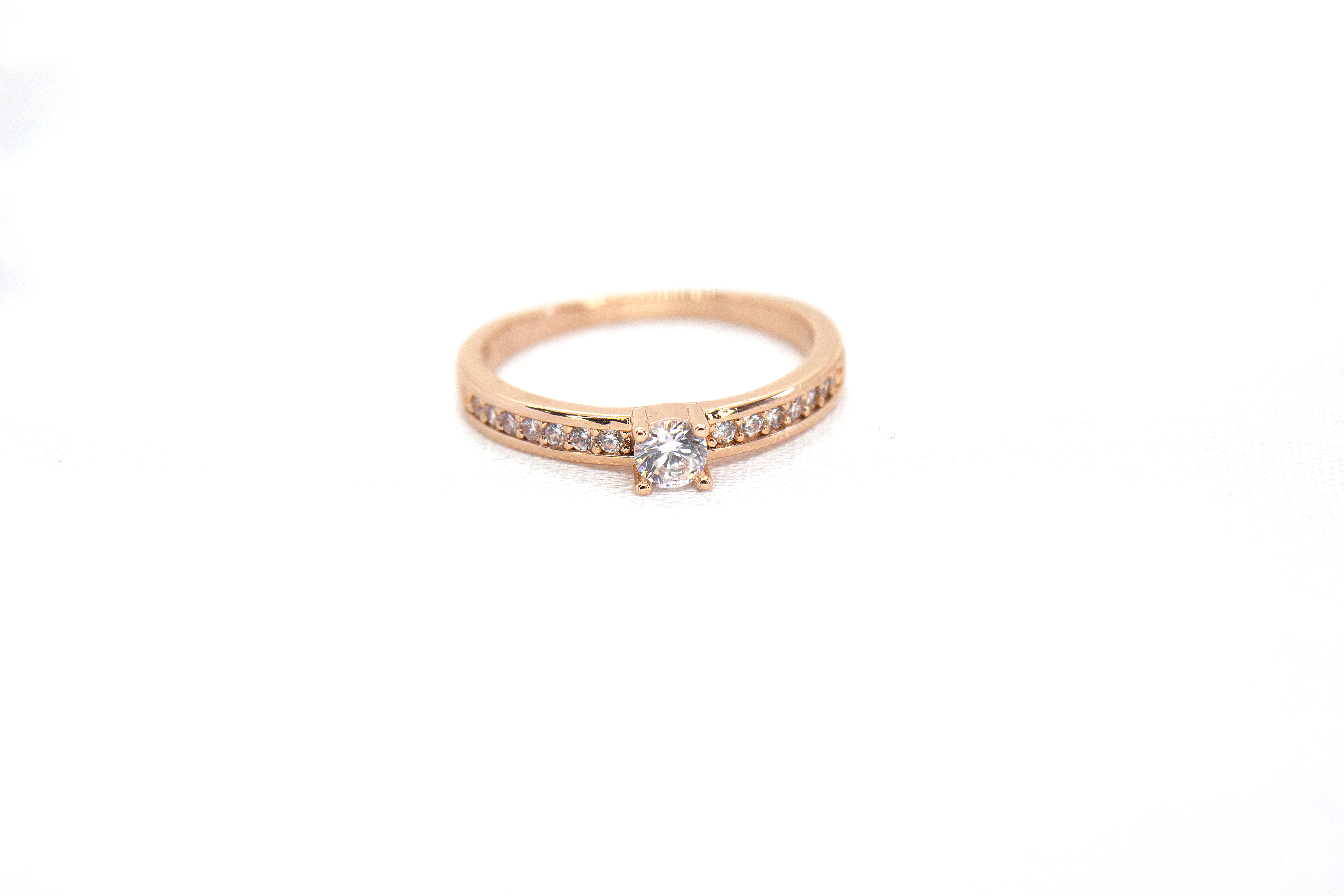 SOLITAIRE ACCENT BAND RING