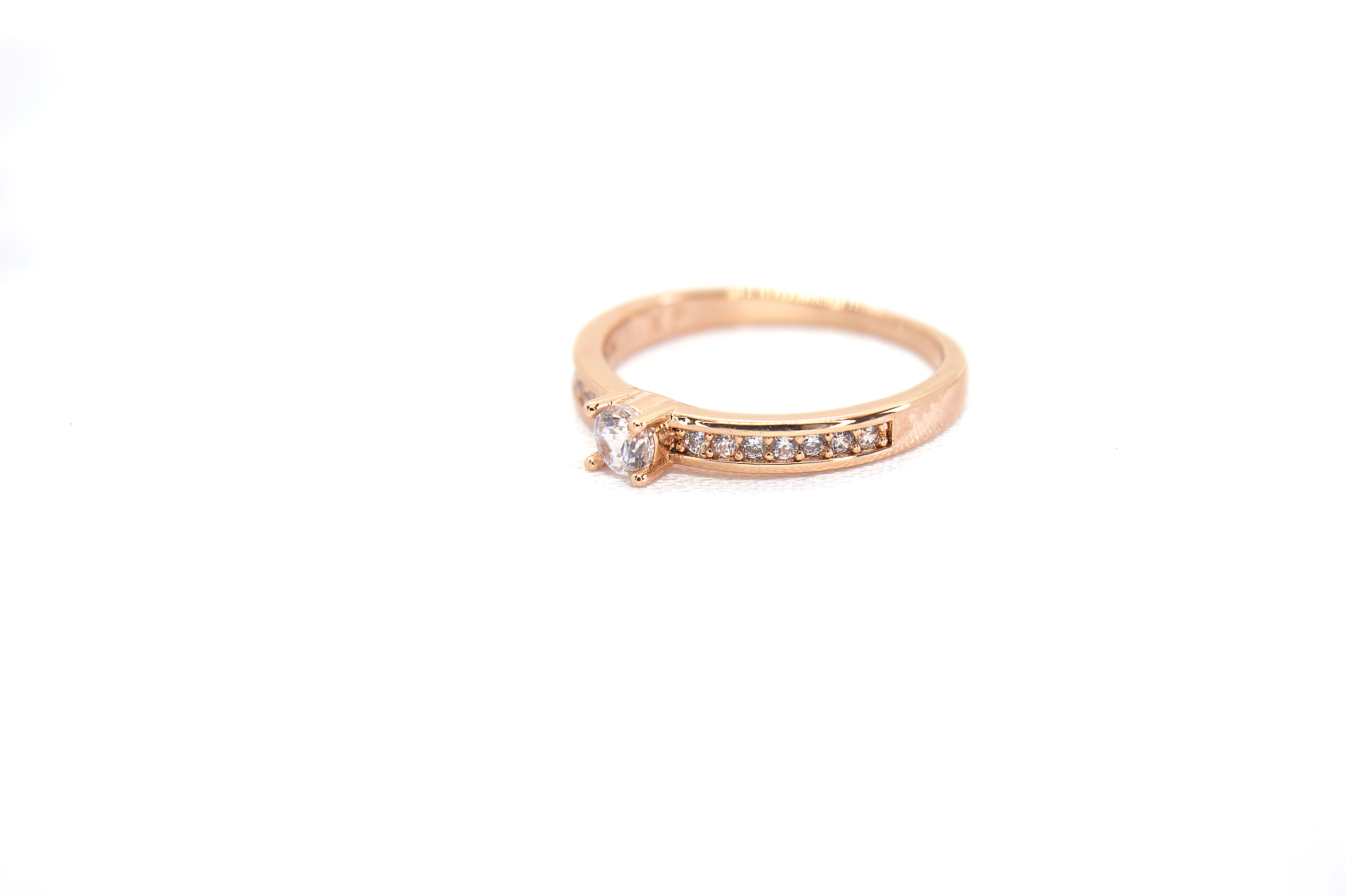 SOLITAIRE ACCENT BAND RING