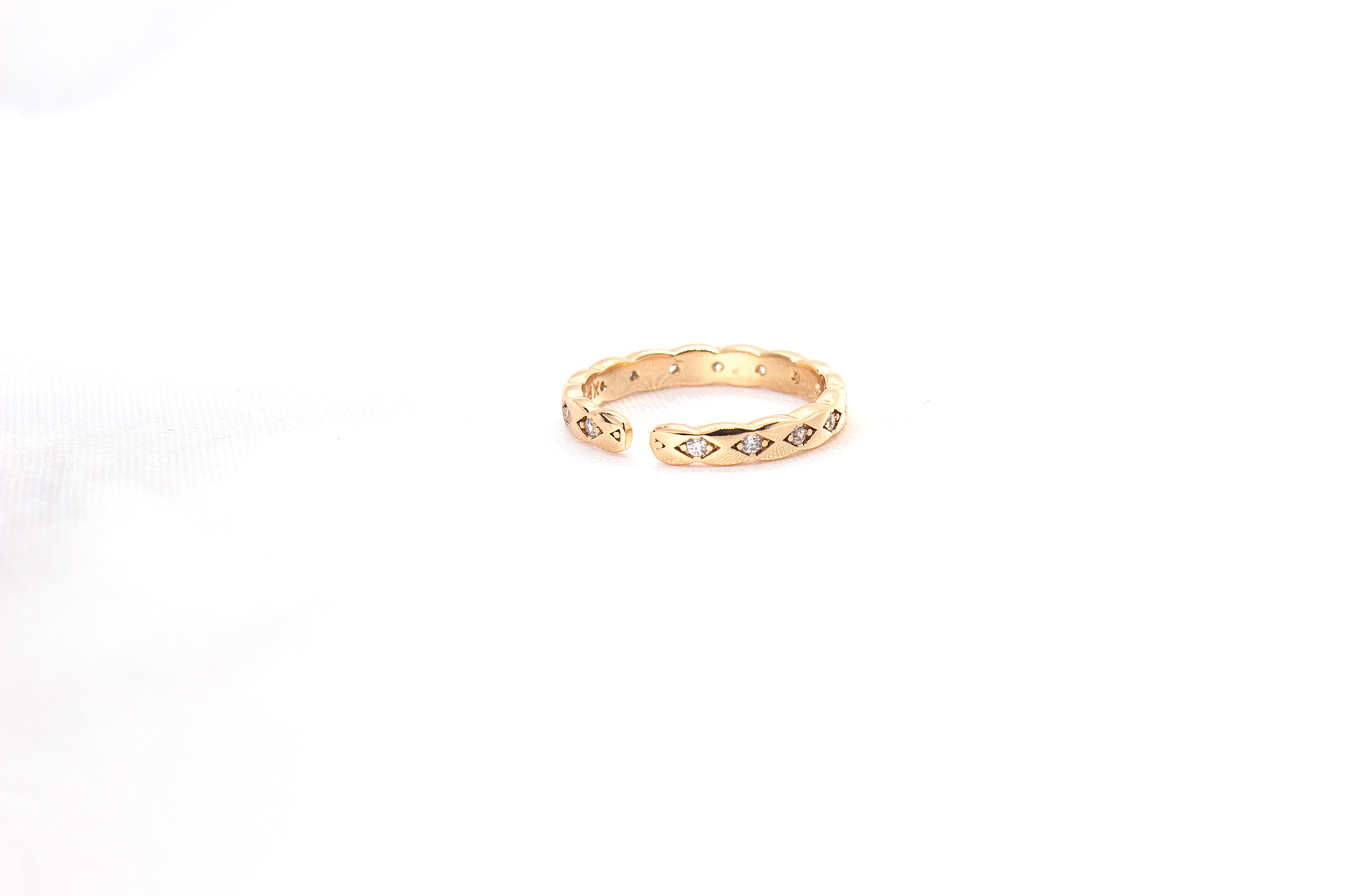 TEXTURED DIAMOND CUT ACCENTS RING