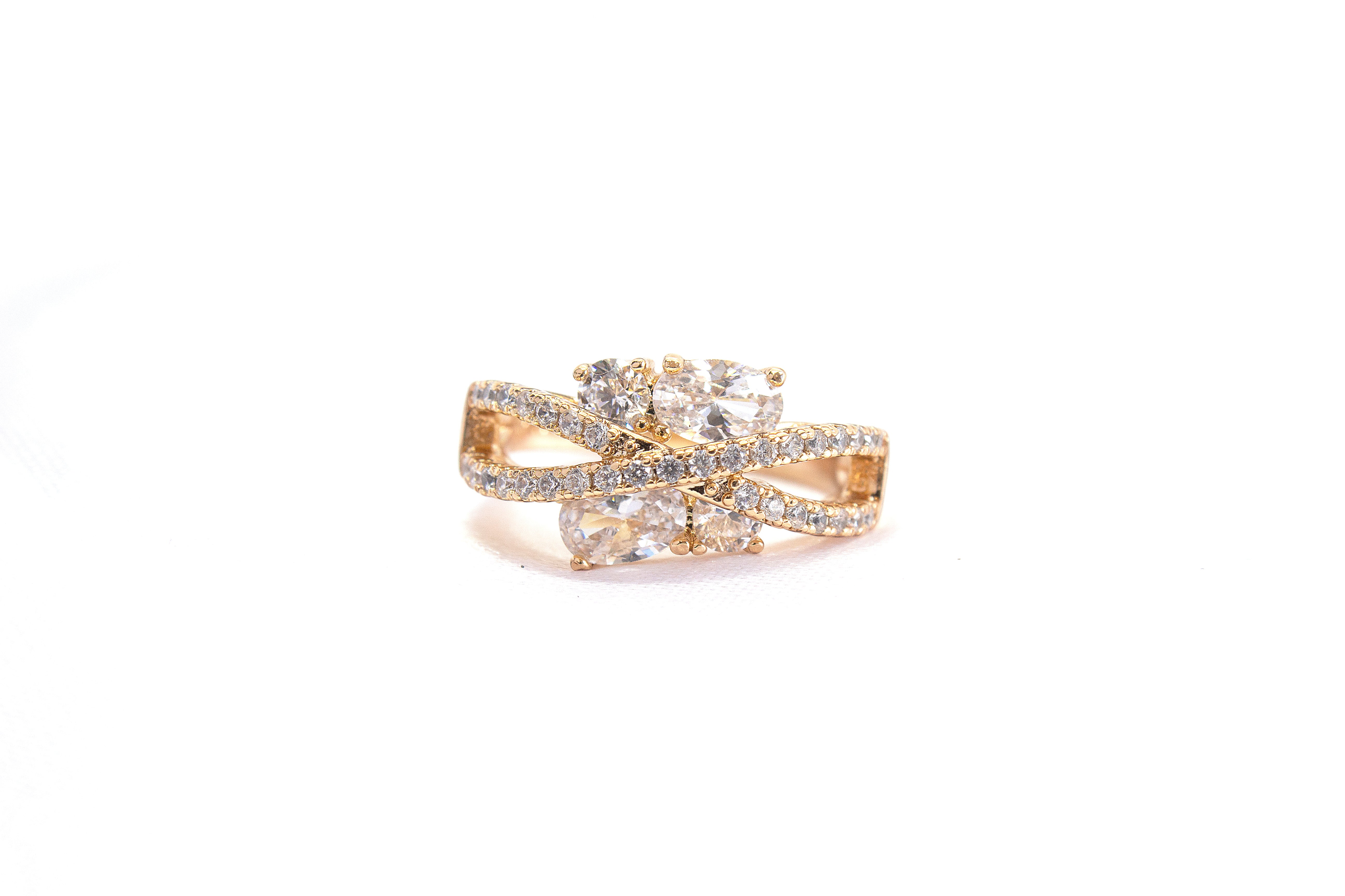 STATEMENT CROSSOVER TWIN STONES RING