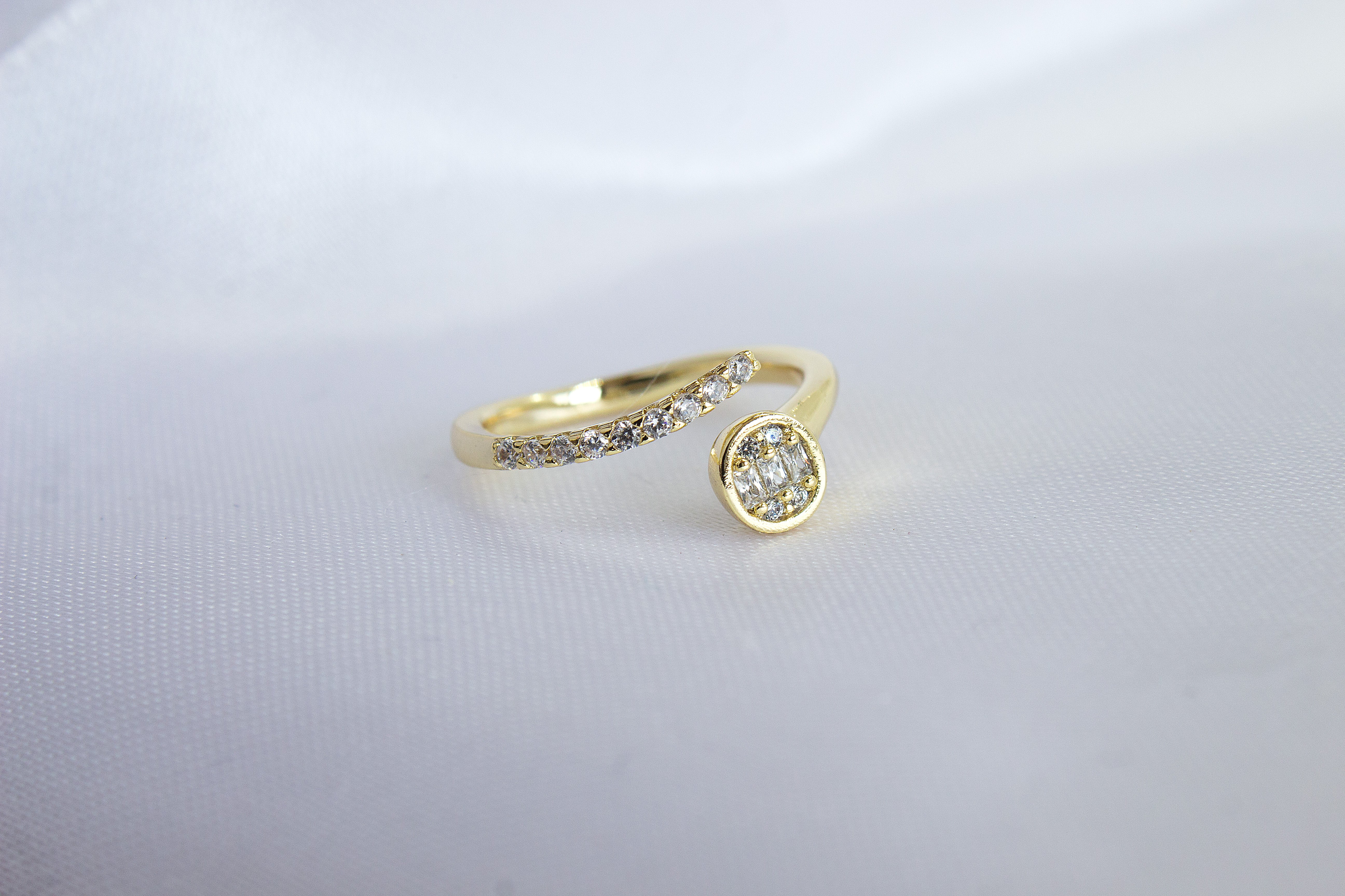 ASYMMETRIC HALO ZIRCON RING