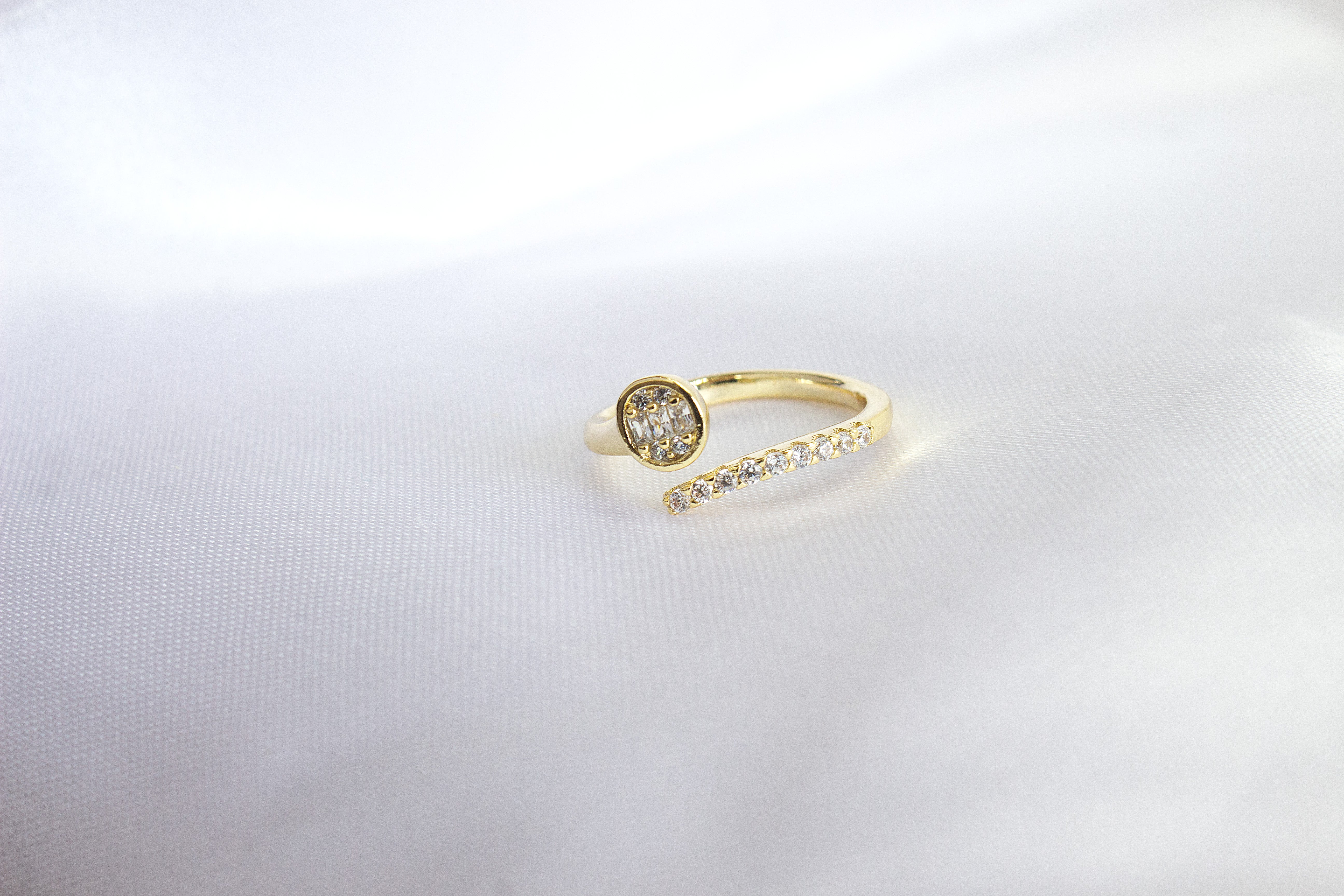 ASYMMETRIC HALO ZIRCON RING