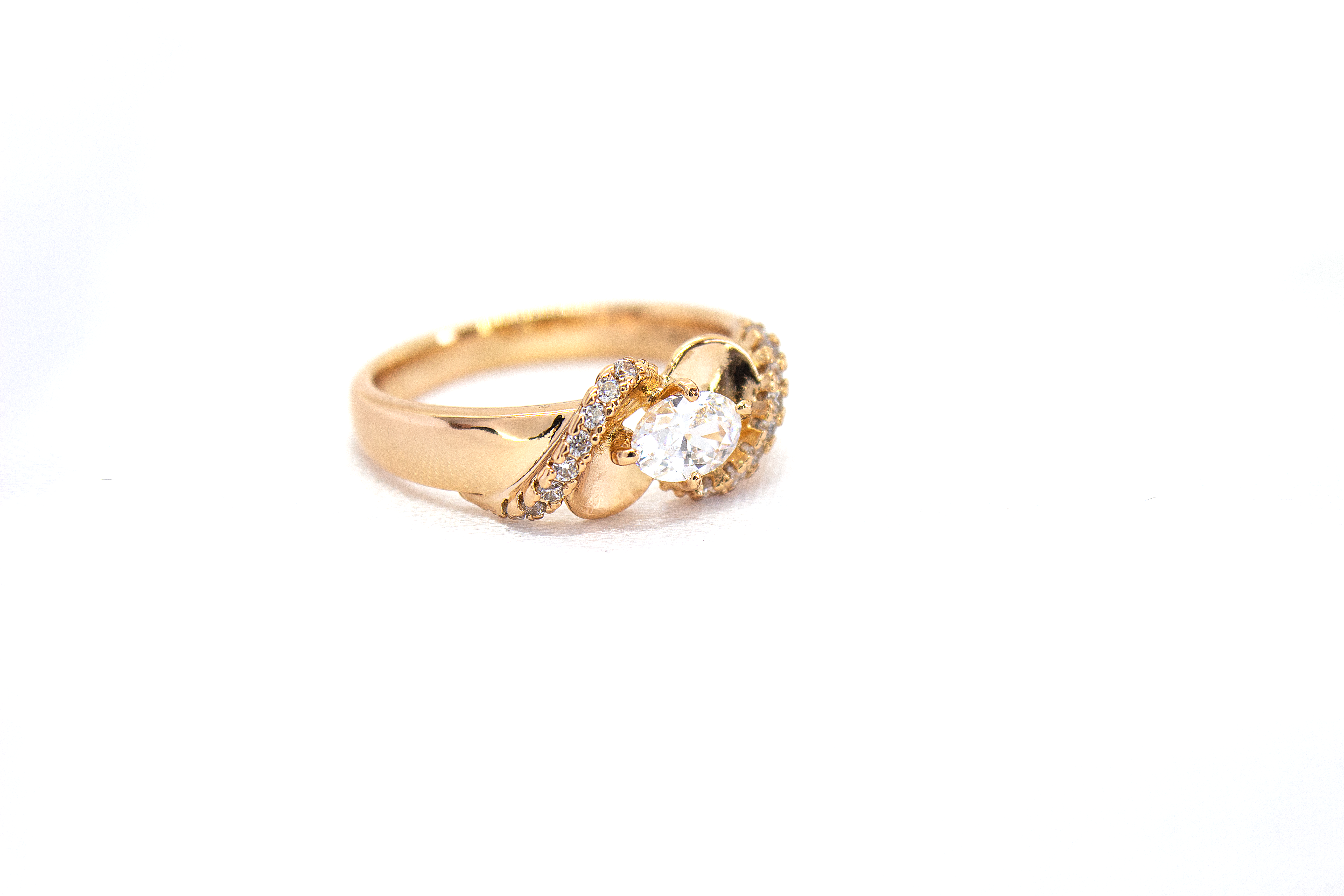 ELEGANT OVAL SOLITAIRE RING