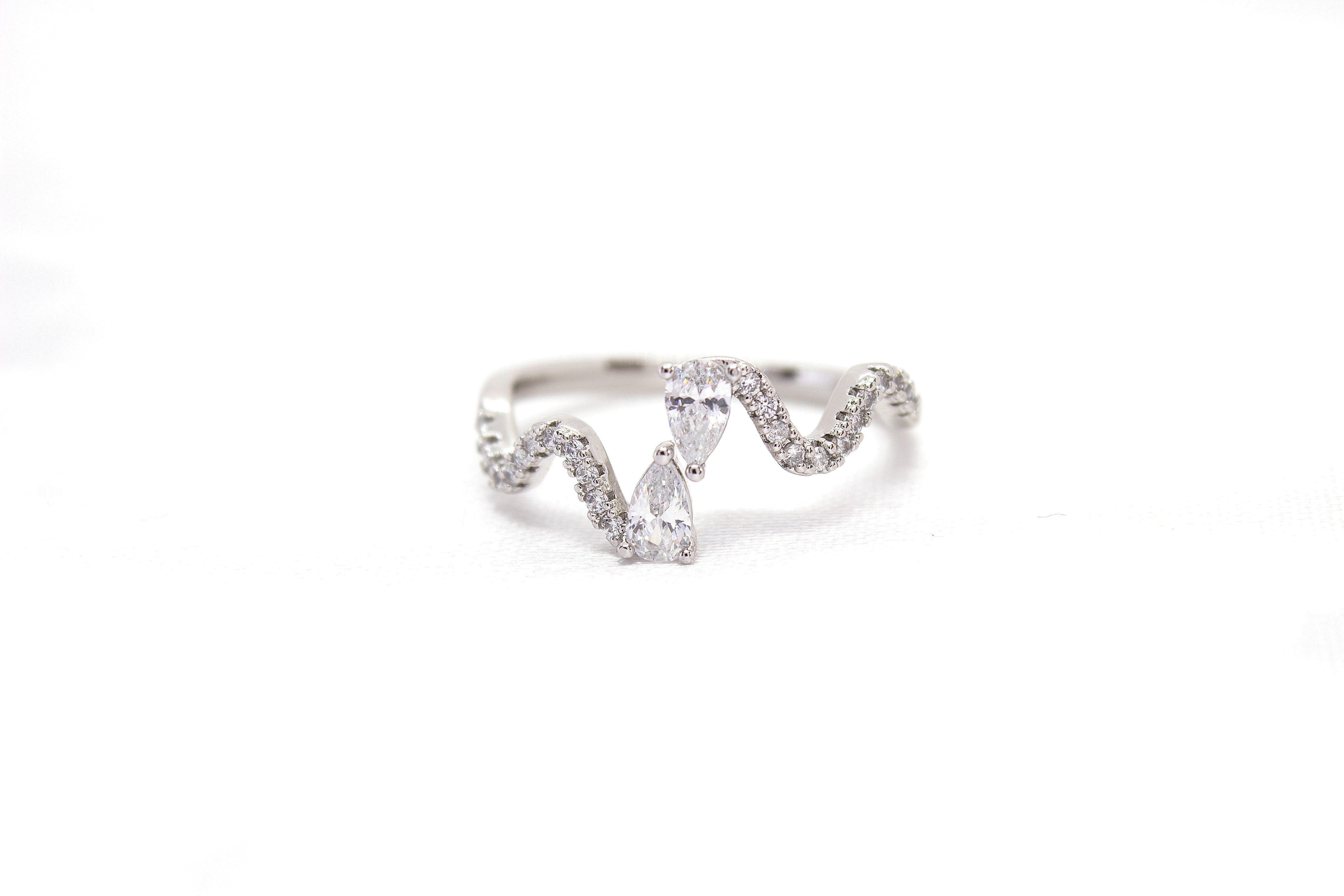 SILVER ZIG-ZAG DUAL PEAR ZIRCON RING
