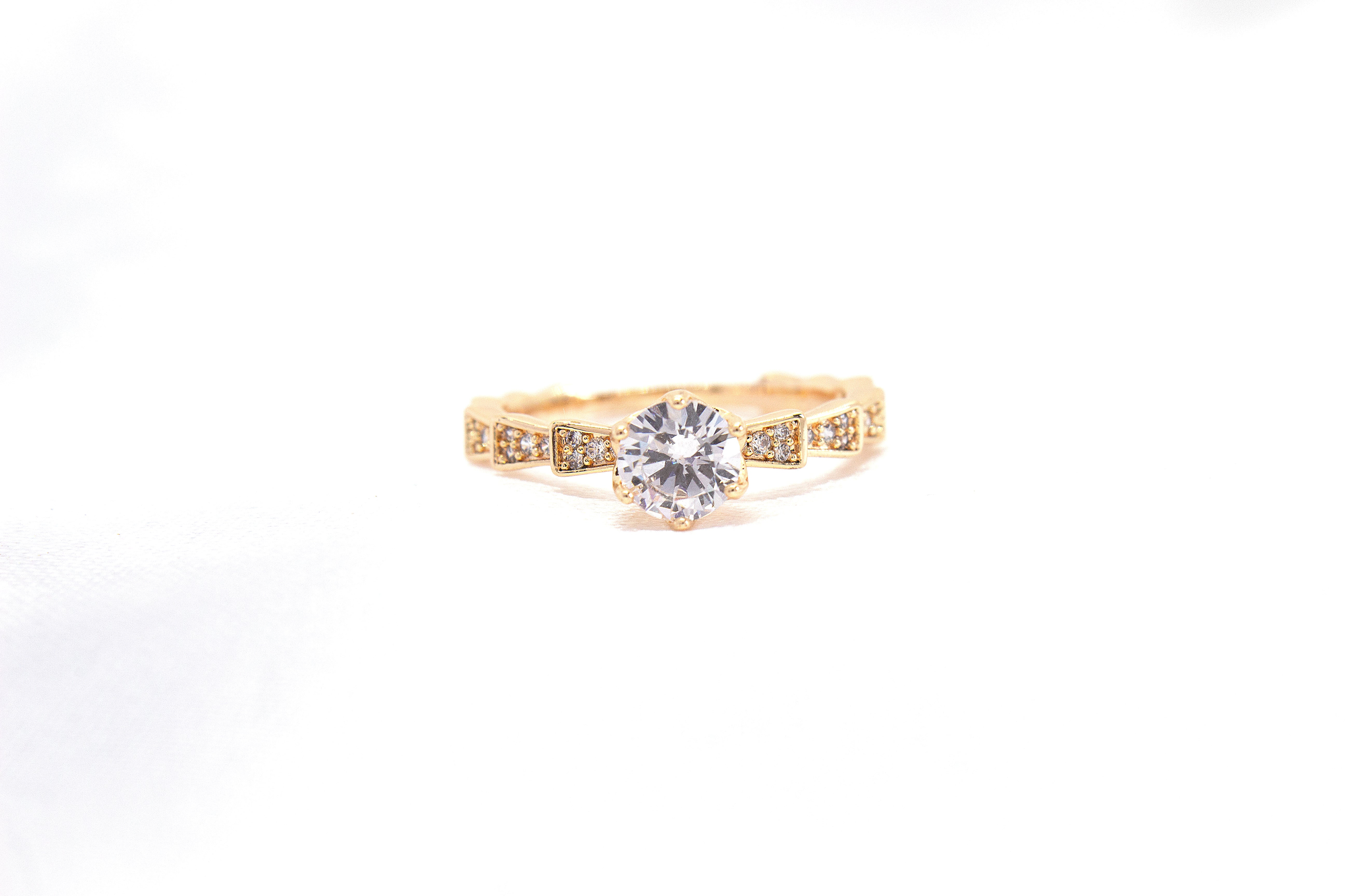 VINTAGE CUT-EDGE SOLITAIRE RING