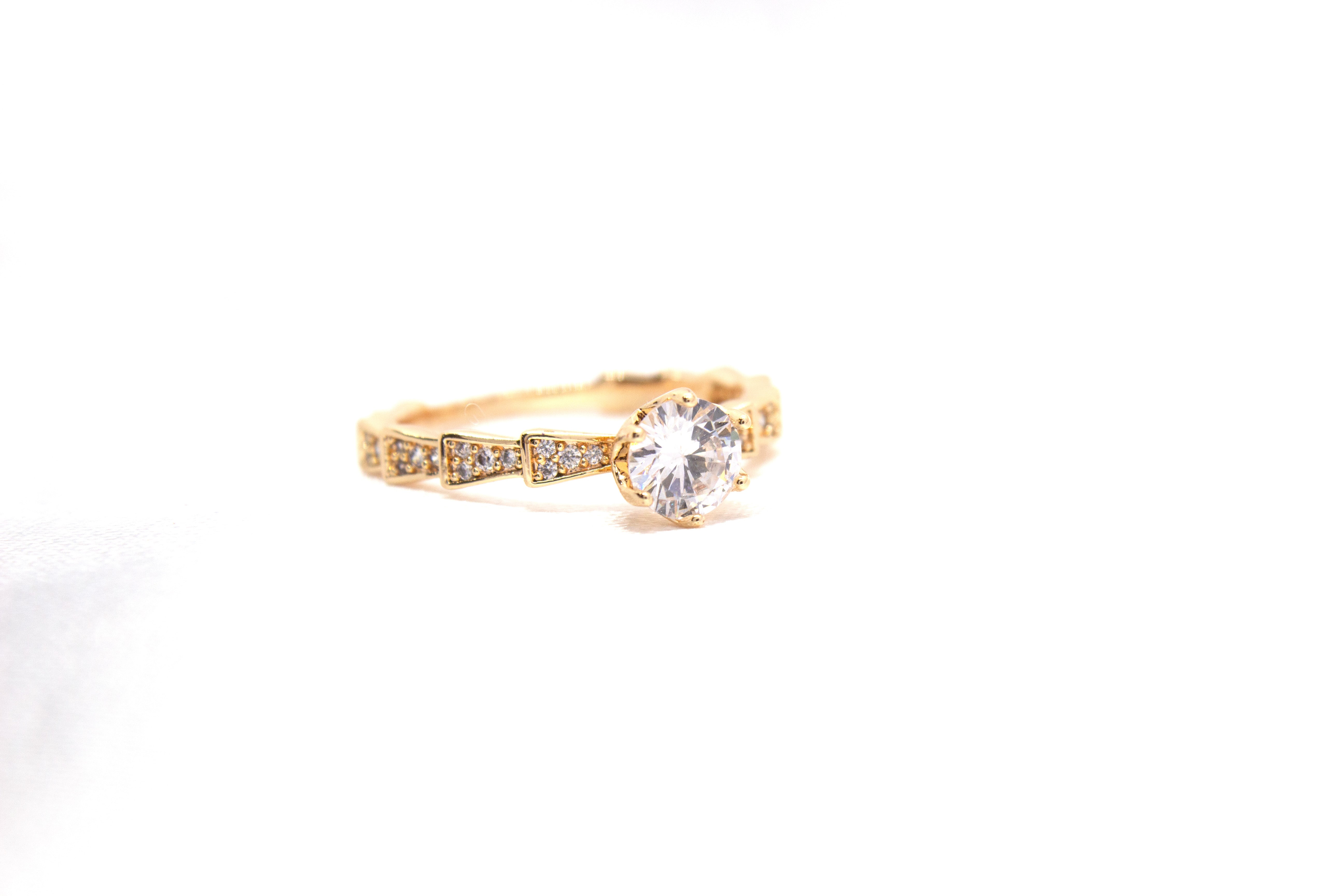 VINTAGE CUT-EDGE SOLITAIRE RING