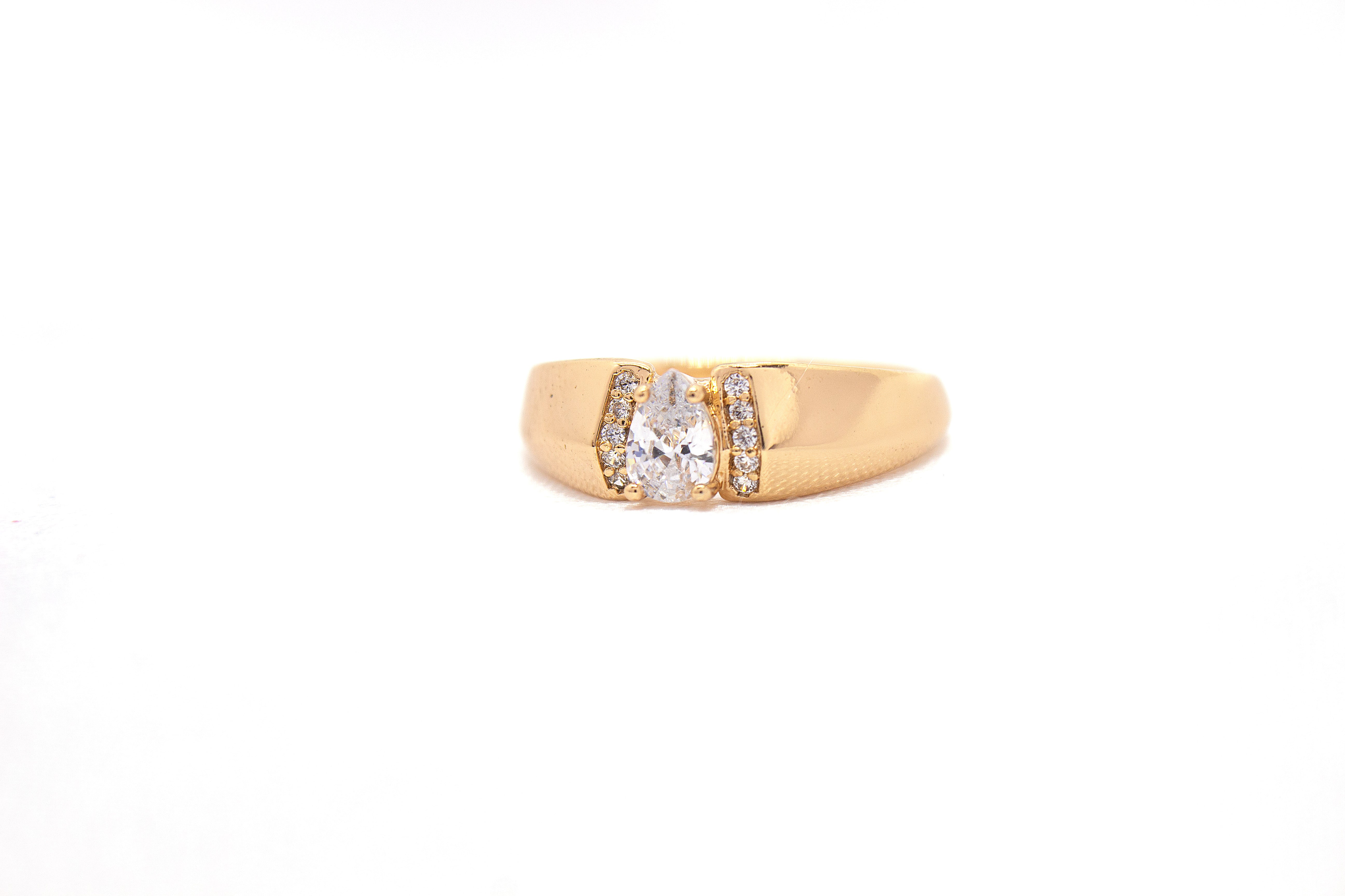 BOLD PEAR-CUT SOLITAIRE RING
