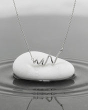 Minimal Wave Pendant Chain