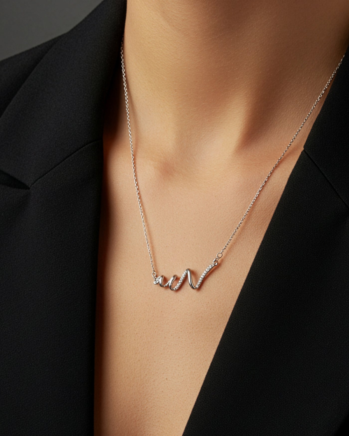 Minimal Wave Pendant Chain