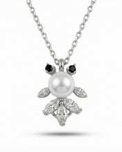 Pearl Bloom Pendant Chain