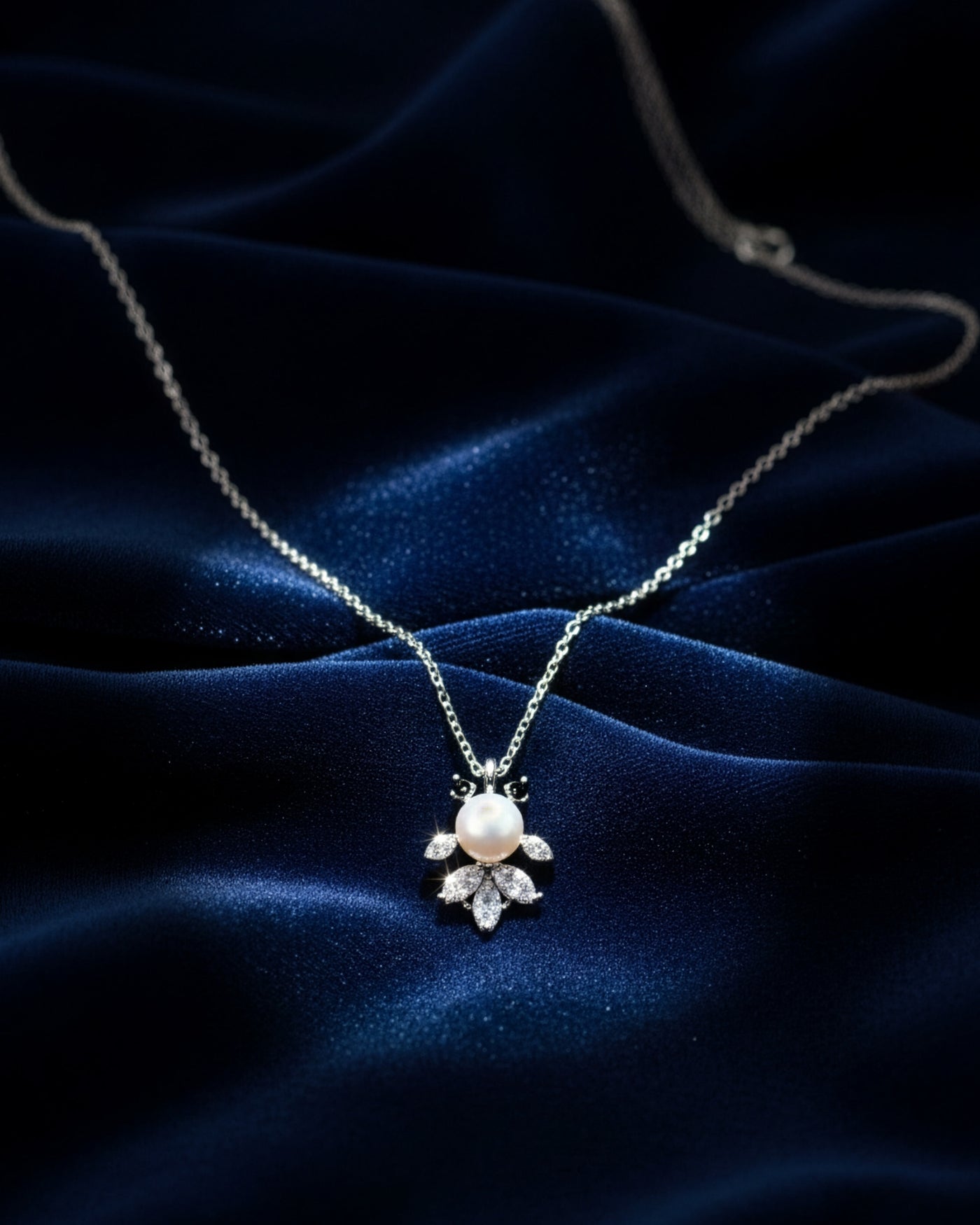 Pearl Bloom Pendant Chain