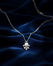Pearl Bloom Pendant Chain