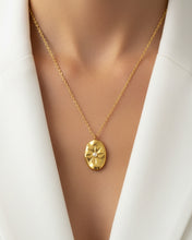 Vintage Pearl Floral Disc Pendant Chain
